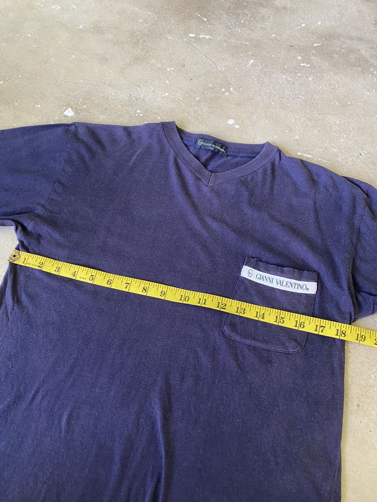 Gianni Valentino Vintage Gianni Valentino Navy Tape Pocket V Neck Tee Size US S / EU 44-46 / 1 - 10 Thumbnail