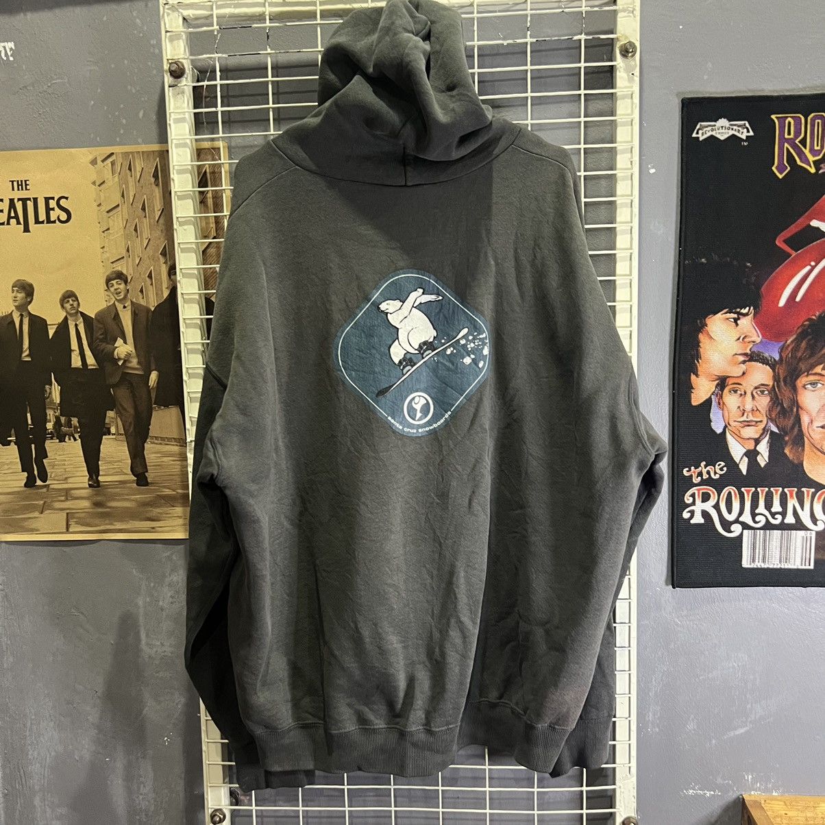 Santa Cruz Skateboards “VINTAGE” SANTA CRUZ SNOWBOARDS DISTRESS HOODIE Size US XL / EU 56 / 4 - 14 Thumbnail