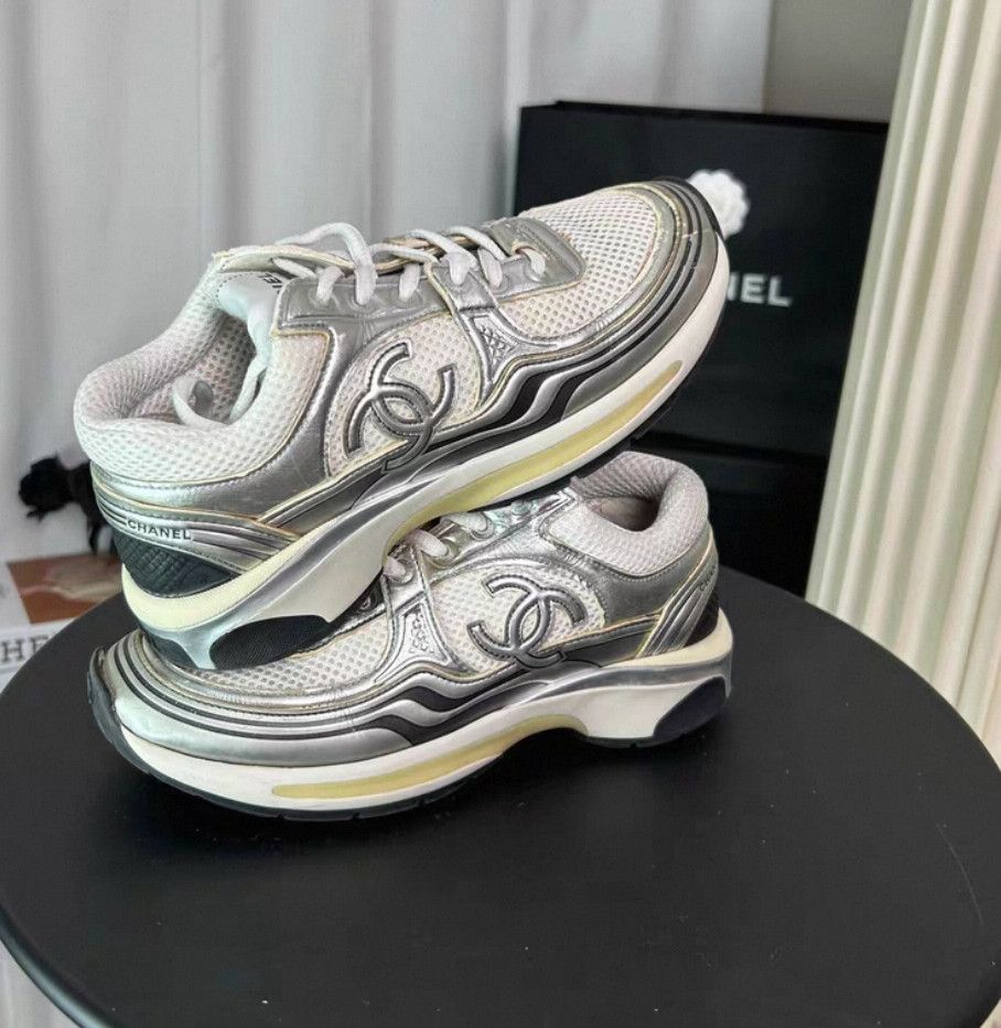 Chanel Chanel Colour-blocked logo lace-thed casual sneakers Size US 6 / IT 36 - 2 Thumbnail