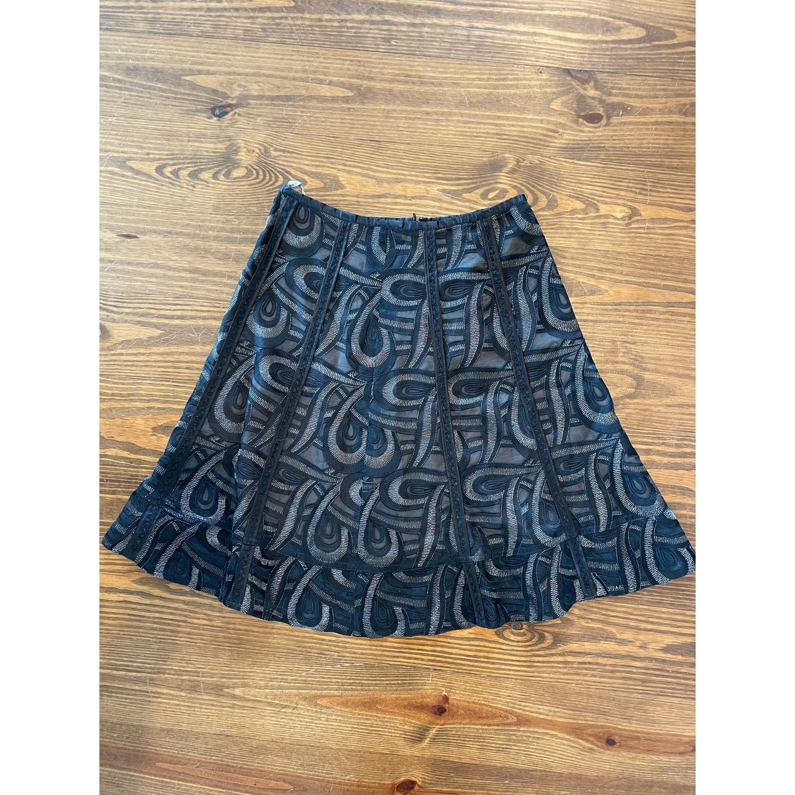 Nygard Peter Nygard 100% Silk Black & Metallic A-Line skirt, 10 Size 32" / US 10 / IT 46 - 2 Thumbnail