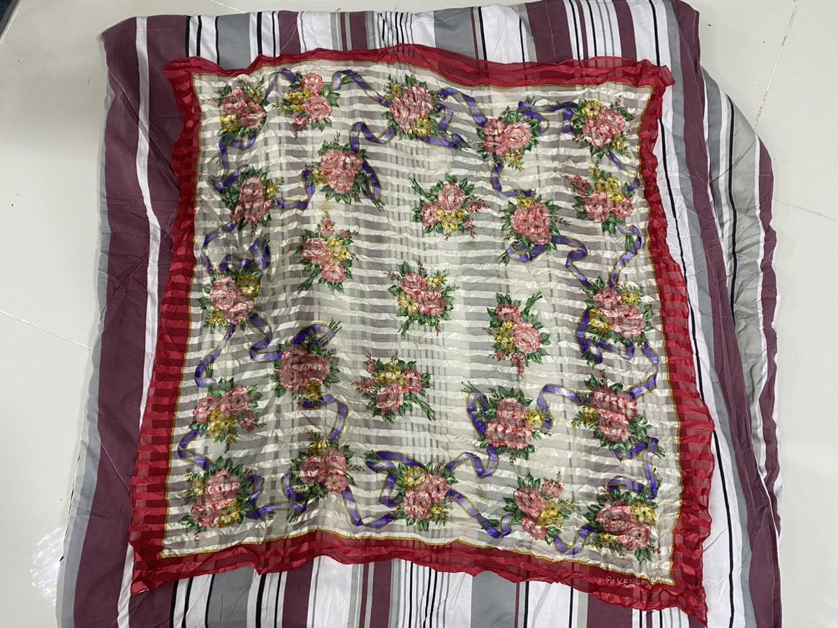 Givenchy VINTAGE GIVENCHY BY MOONBAT SCARVES Size ONE SIZE - 9 Thumbnail