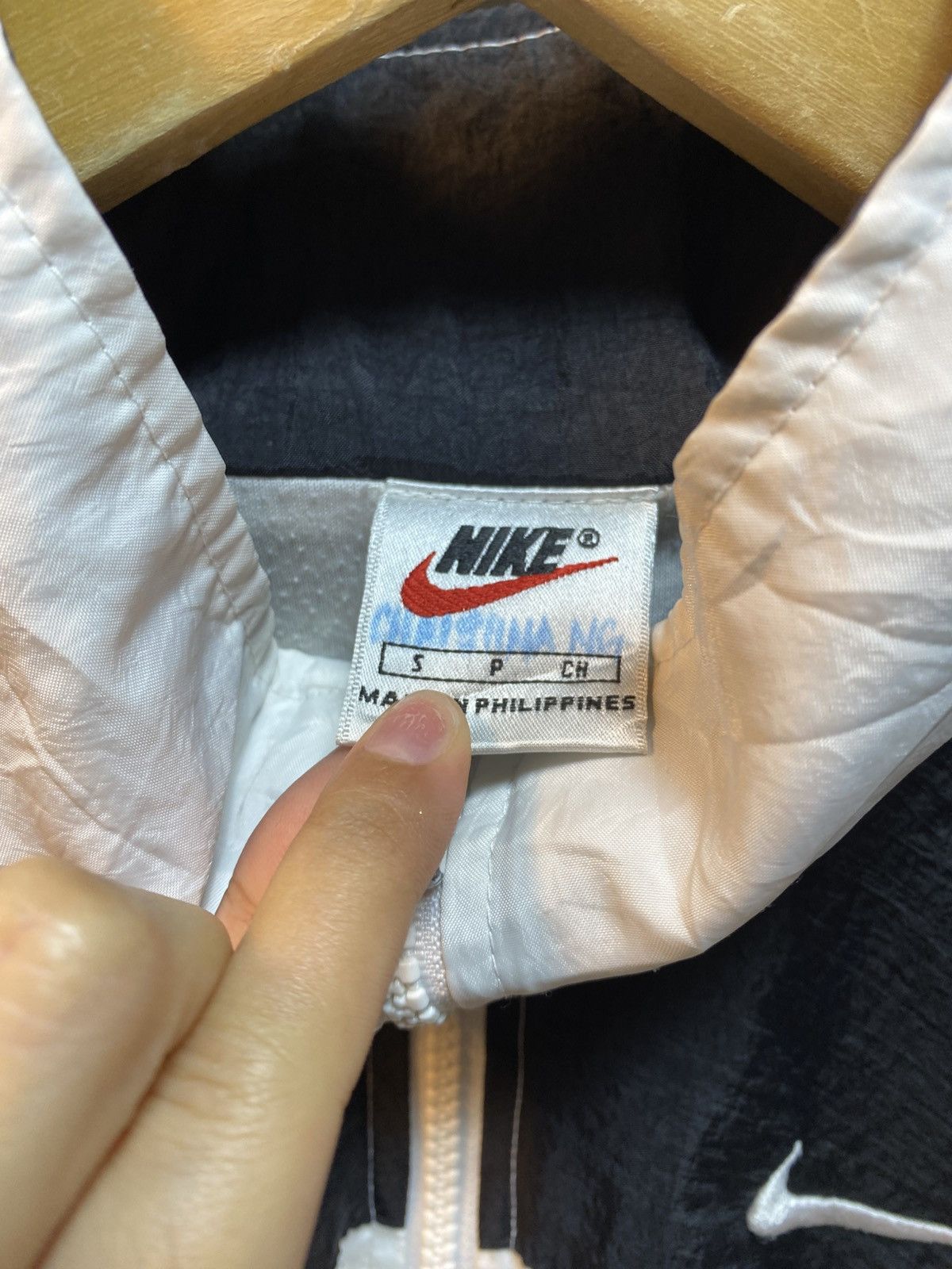 Nike Vintage Nike Swoosh Windbreaker Jacket Size US S / EU 44-46 / 1 - 6 Thumbnail