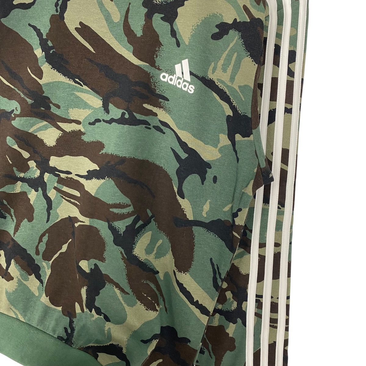 Vintage Vintage Adidas Sweatshirt Crewneck Camouflage Green Size L Size US L / EU 52-54 / 3 - 5 Thumbnail