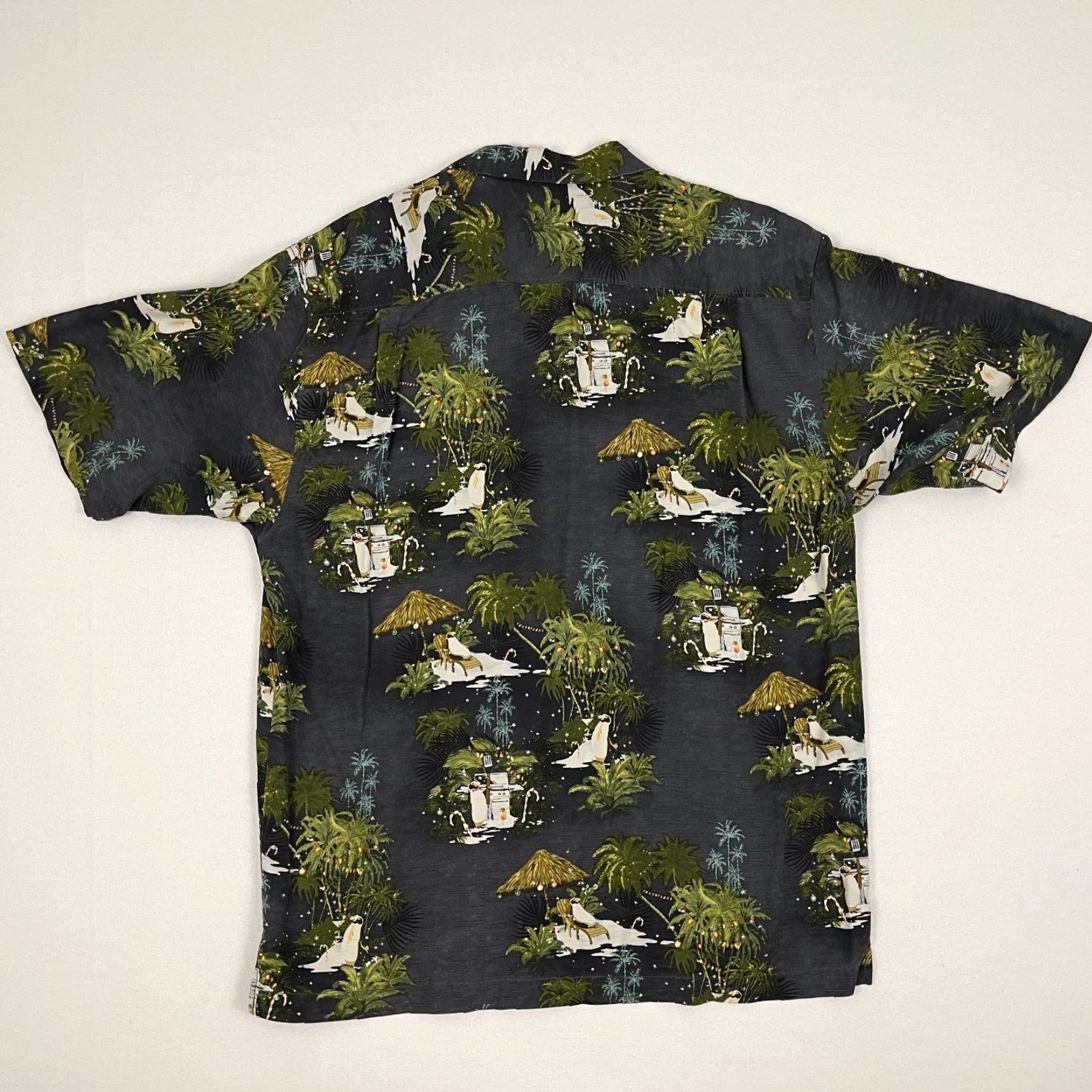 Tommy Bahama VINTAGE Tommy Bahama Shirt Mens Medium Christmas Penguins Hawaiian Cruise Vacation Prep Size US M / EU 48-50 / 2 - 7 Thumbnail