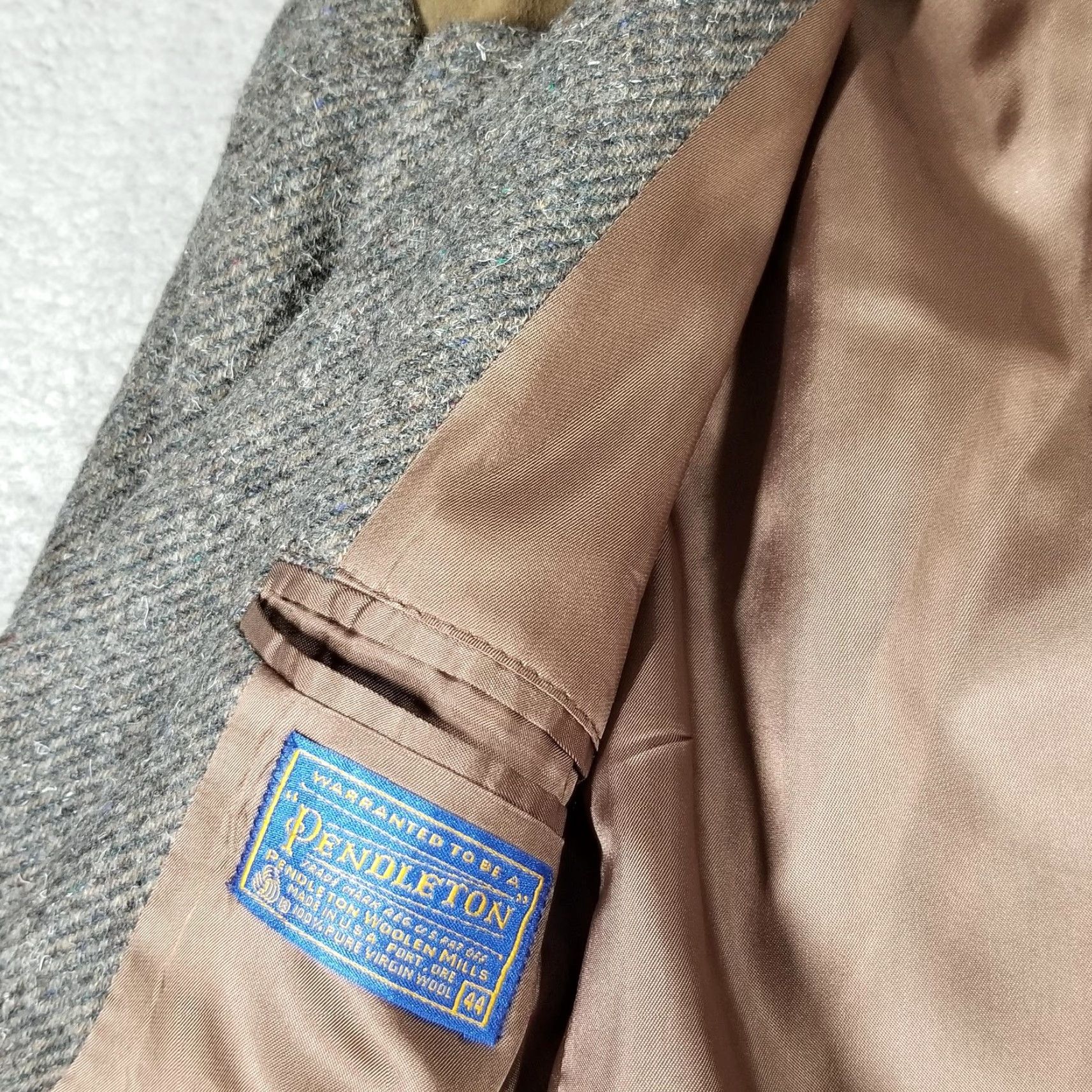 Pendleton VINTAGE Pendleton Blazer Sport Coat Mens 44 Gray Herringbone Tweed Suede Elbow Patches Made in USA Size 44R - 5 Thumbnail