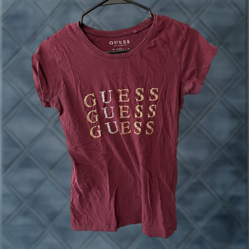 Guess GUESS Logo Graphic Logo T-Shirt women’s Small Maroon Crew Neck Shirt Women XS S Burgundy 90s Concert Mens Womens Girls Boys Size S / US 4 / IT 40 - 1 Thumbnail