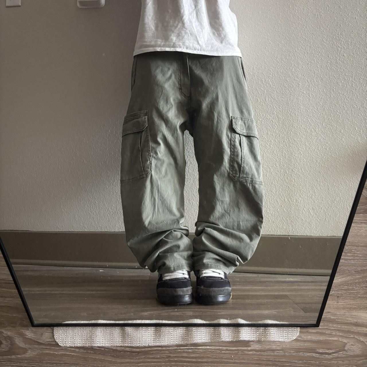 Vintage Crazy Vintage Y2K/2000s Baggy Olive Green Khaki Skater Cargo Pants! 36x29 Size US 36 / EU 52 - 1 Thumbnail