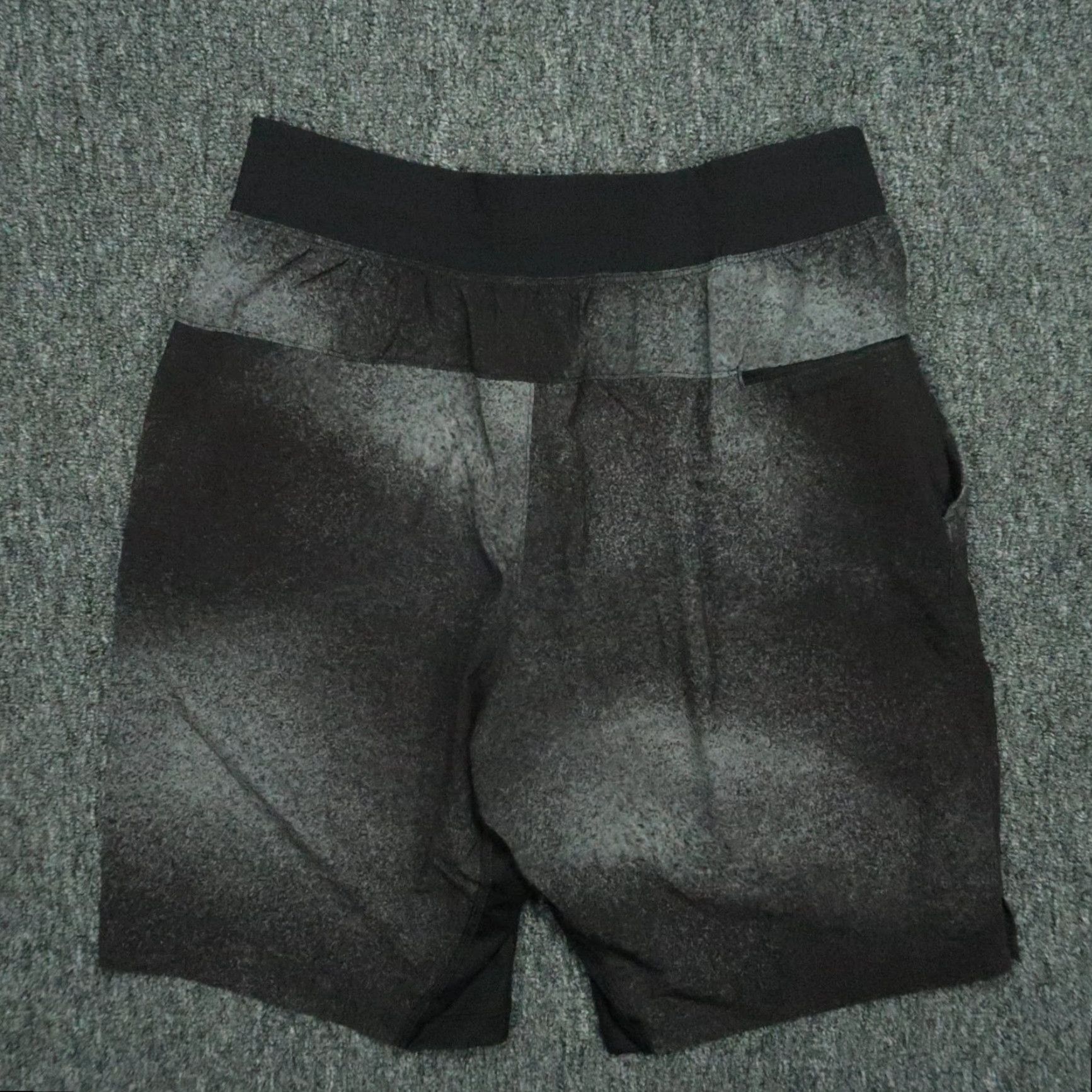 Lululemon Lululemon Shorts Mens Small Black Gray T.H.E. Linerless Zip Pocket Training Size US 29 - 2 Thumbnail