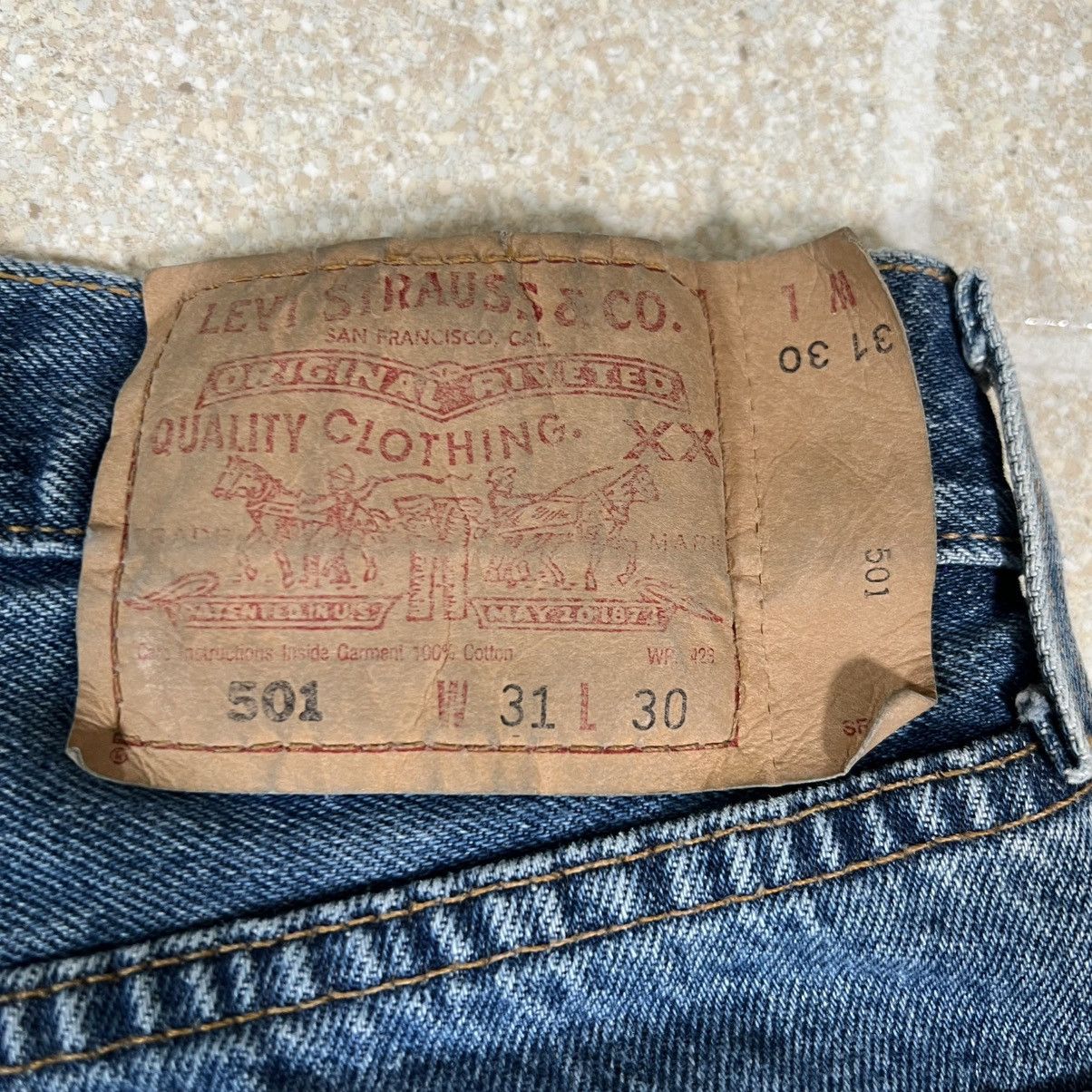 Levi's Vtg Levi’s 501 Button Fly Jeans Made in Mexico Light Wash Size US 29 - 4 Thumbnail