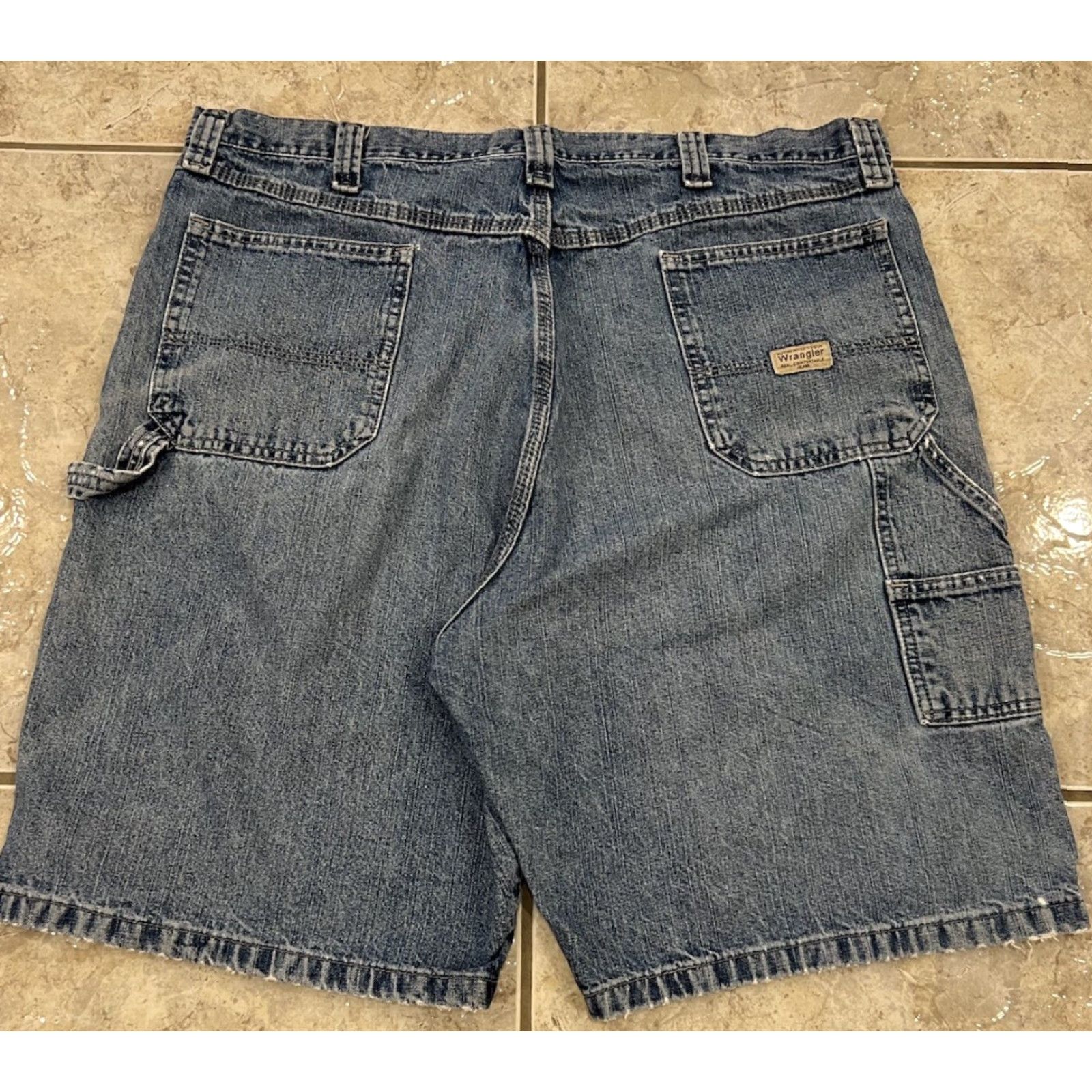Wrangler VTG Wrangler Blue Denim Carpenter Jorts 40 Mens 10" Inseam Distressed 5-Pocket Jeans Shorts Workwear Grunge 90s Y2K Hip Hop Vintage Mens Denim Shorts Size US 40 / EU 56 - 2 Thumbnail