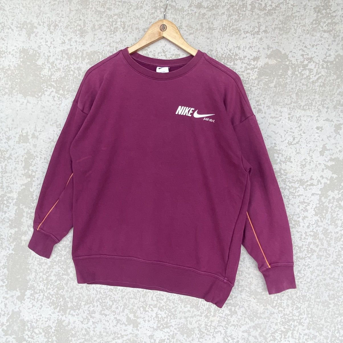 Other Vintage Nike Small Embroidered Crewneck Sweatshirt Purple Size US M / EU 48-50 / 2 - 2 Thumbnail