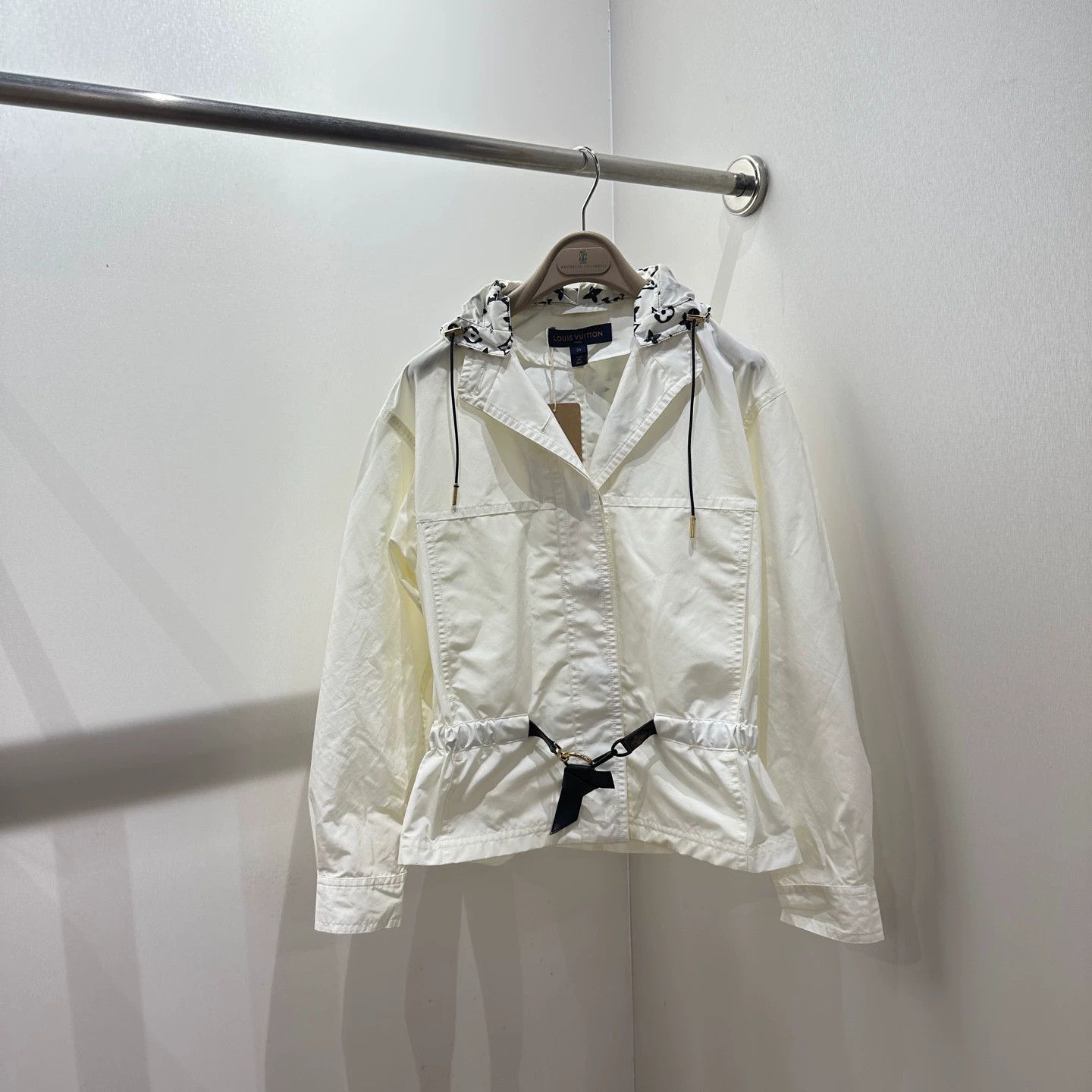 Louis Vuitton Louis Vuitton mar615 Monogram Hooded Parka 34 Women's Size XS / US 0-2 / IT 36-38 - 1 Thumbnail