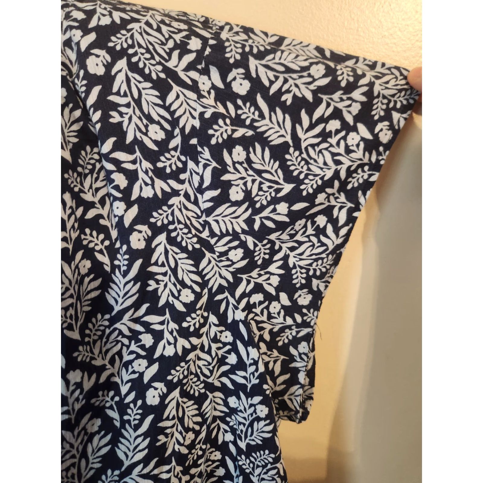 Vintage St. John's Bay Navy Blue Floral Print Short Sleeve Top Shirt 5X Plus Boho Blouse, Casual, Travel, Party/Cocktail, Womens Size XXL / US 16-18 / IT 52-54 - 4 Thumbnail