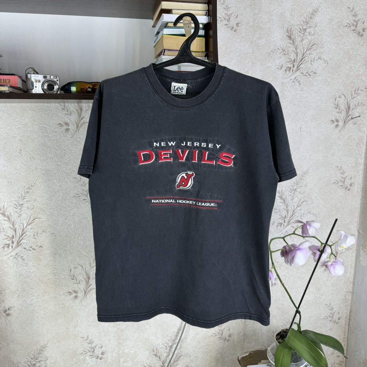 Lee × NHL × Vintage New Jersey Devils T shirt 90s Lee Sport NHL Hockey L Black Size US L / EU 52-54 / 3 - 15 Thumbnail