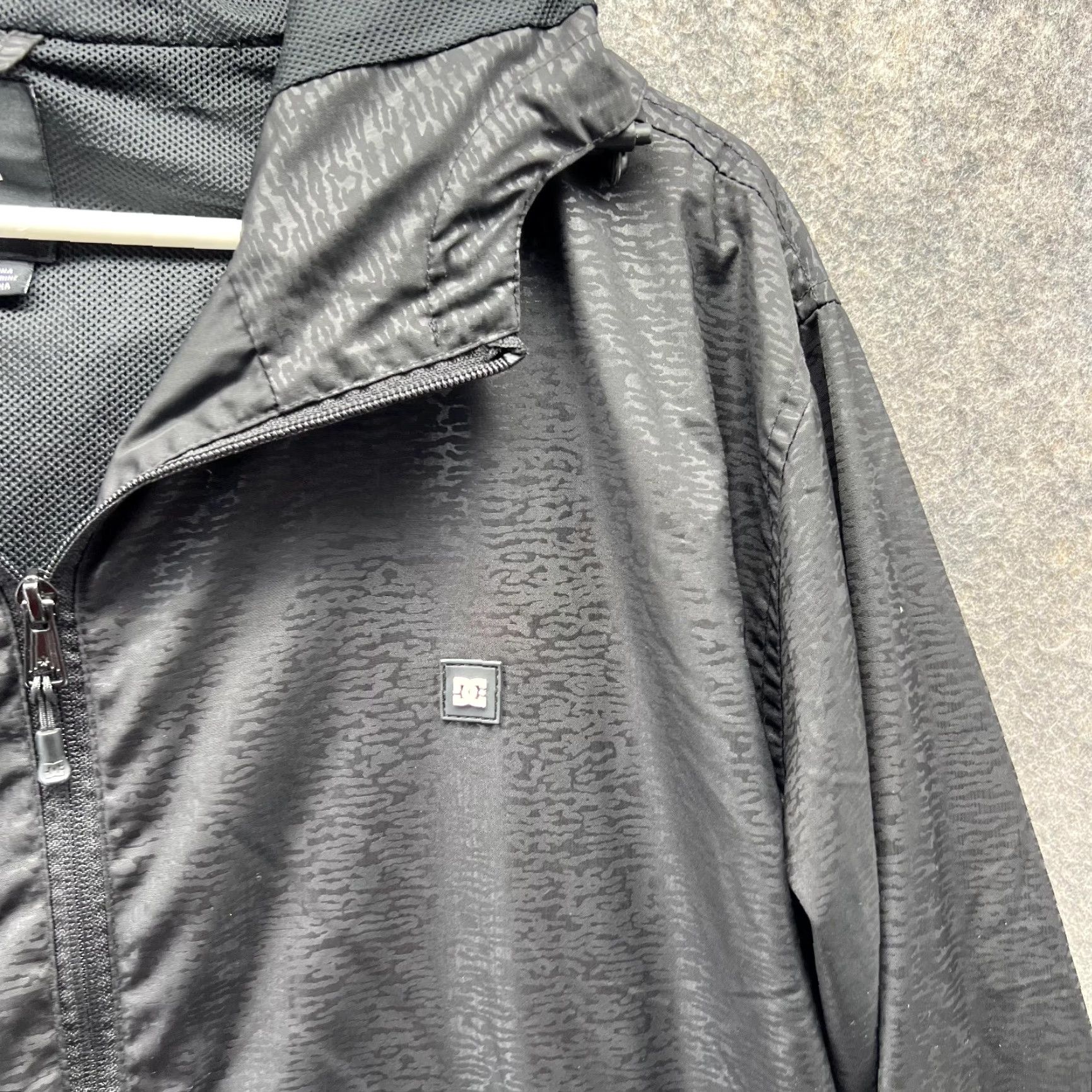Logo 7 DC Jacket Windbreaker Logo Full Zip Adult Large Black Polyester Hoodie Jacket Mens Vtg No Size US L / EU 52-54 / 3 - 4 Thumbnail