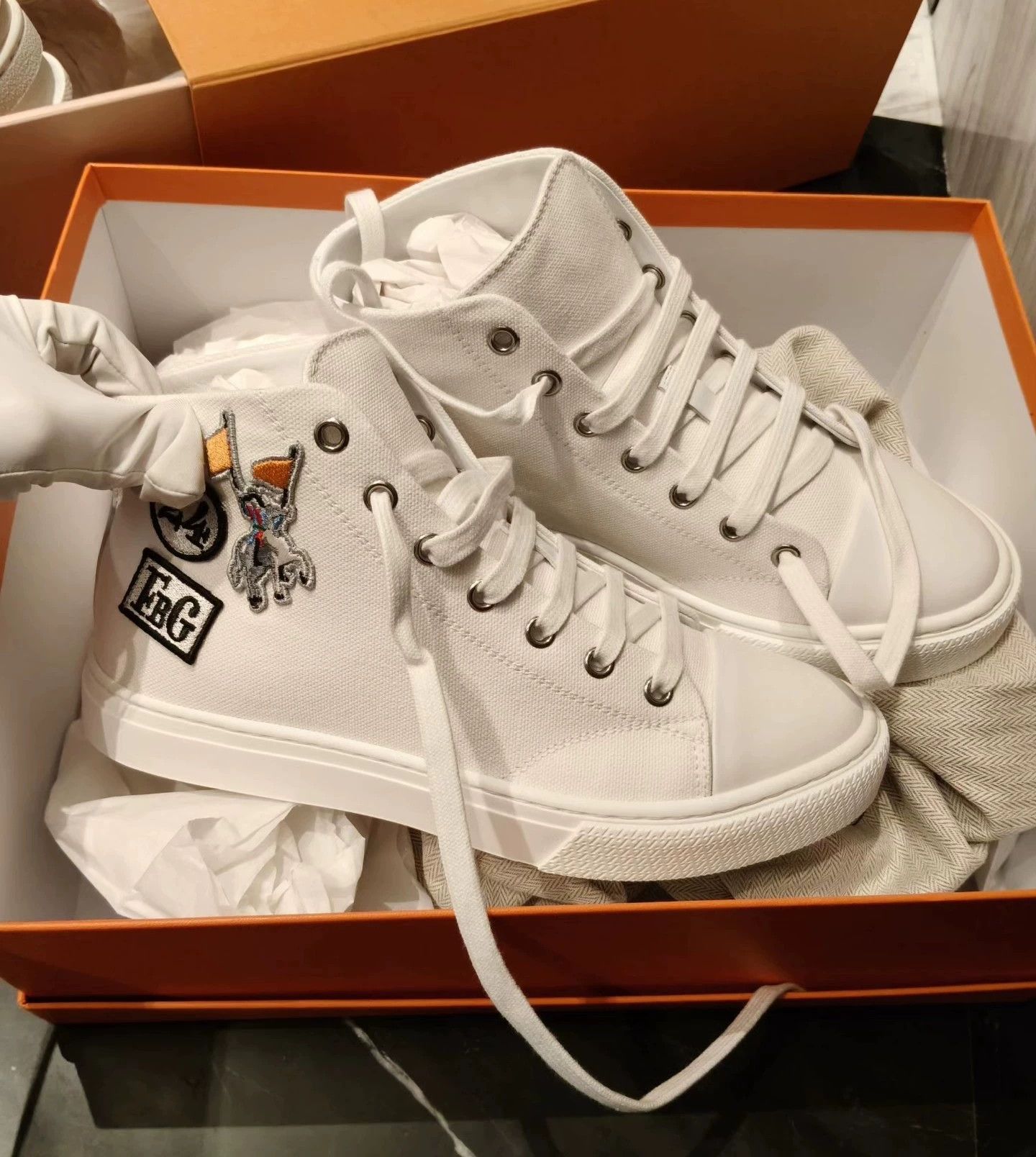Hermes Hermes Women's White Canvas Sneaker 38 New Size US 7.5 / IT 37.5 - 1 Thumbnail