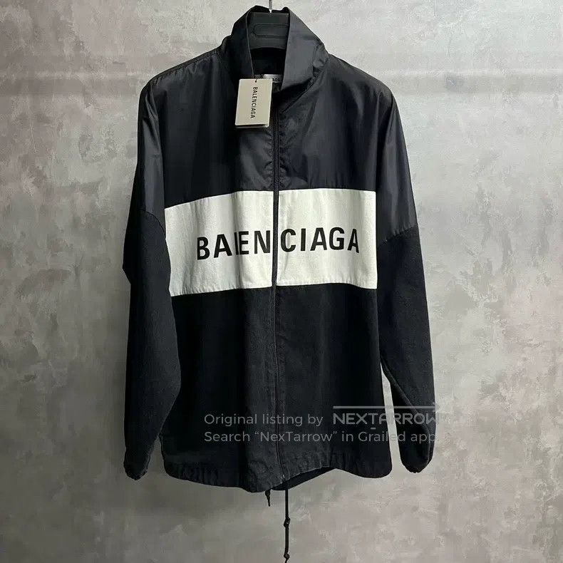 Balenciaga Balenciaga Black Large Logo Lettering Printed Jacket Size XS / US 0-2 / IT 36-38 - 1 Thumbnail