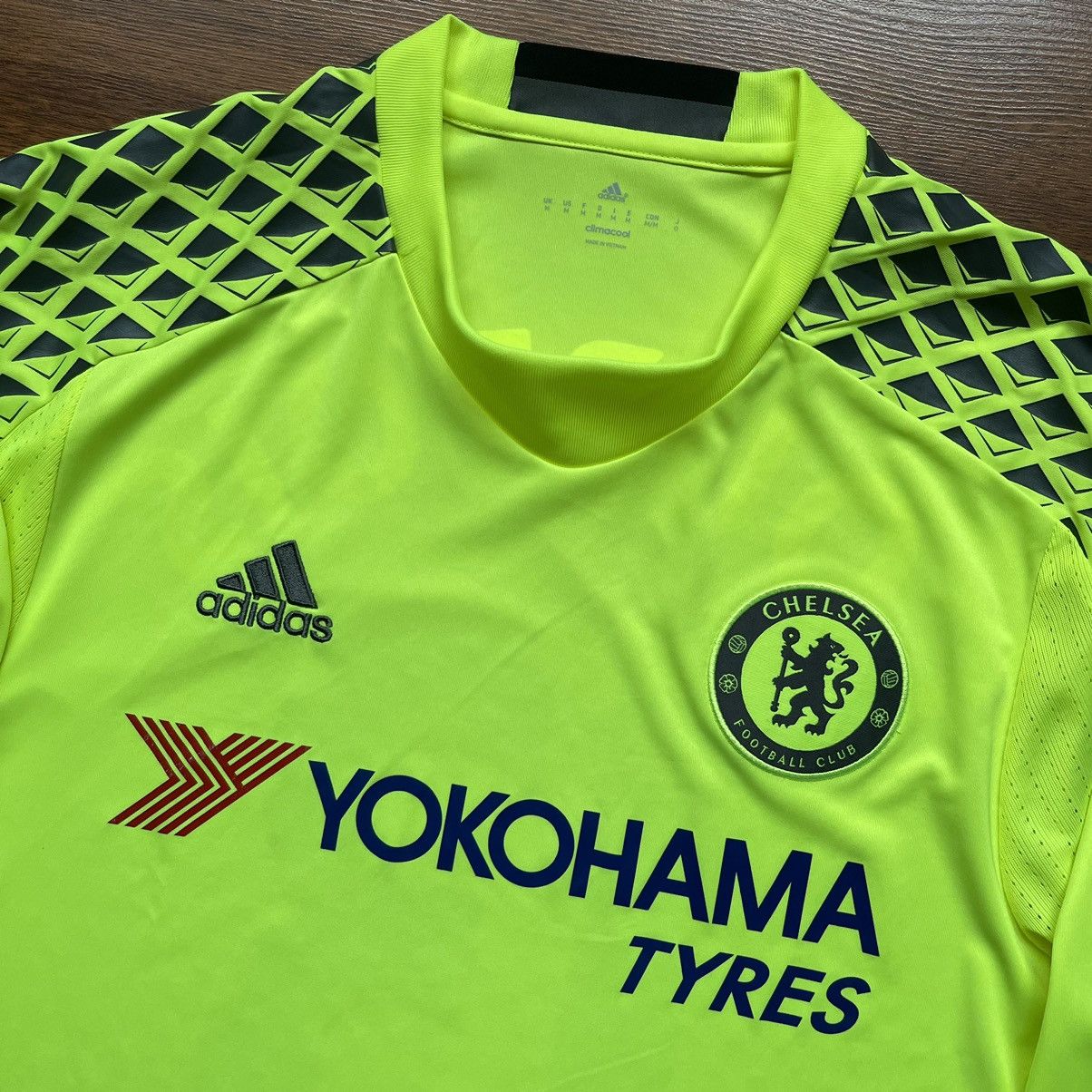 Adidas × Vintage CHELSEA ADIDAS 2016/2017 FOOTBALL GK JERSEY #13 COURTOIS Size US M / EU 48-50 / 2 - 4 Thumbnail