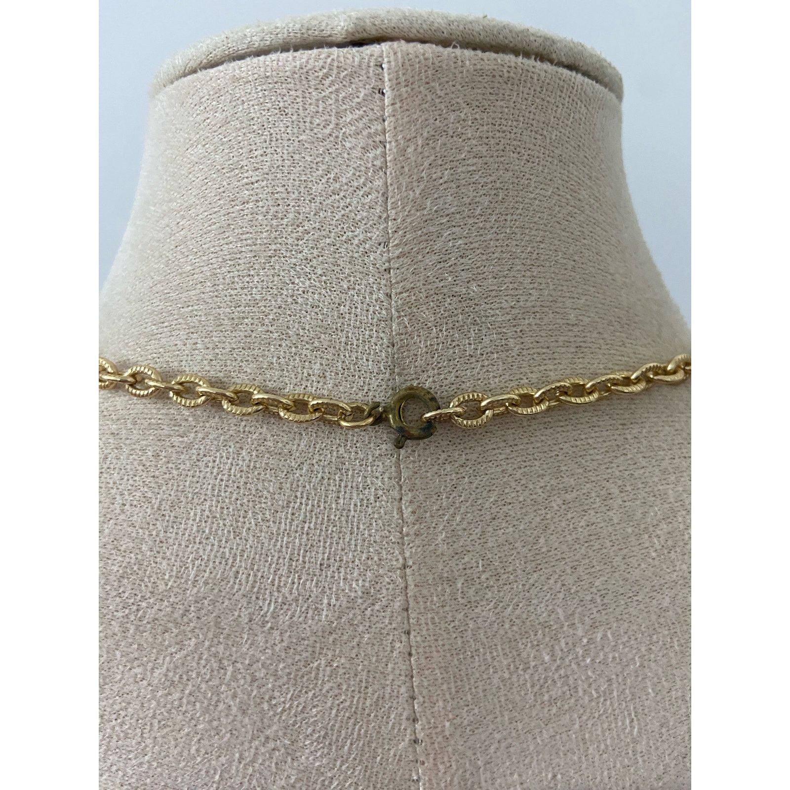 Other Gold tone and green tribal pendant necklace Size ONE SIZE - 4 Thumbnail