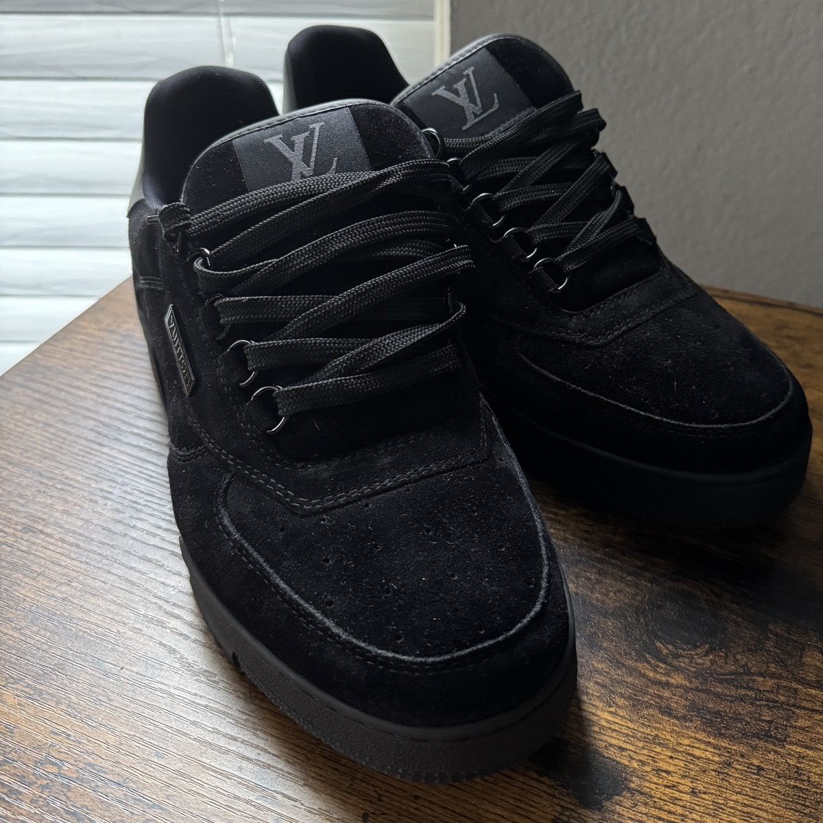 Pre-owned Louis Vuitton Suede Trainer Size 9 Shoes In Black