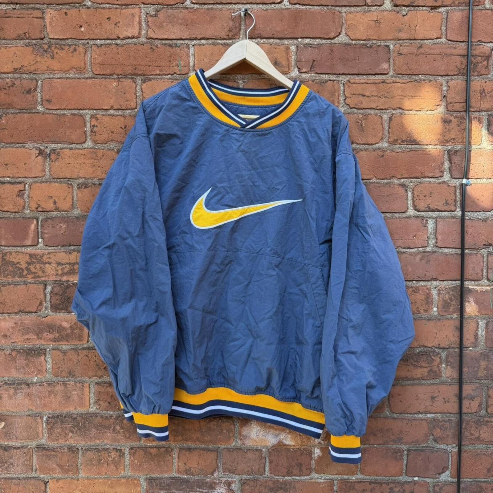 Nike Vintage Nike big swoosh pull over windbreaker 90s L Size US L / EU 52-54 / 3 - 1 Thumbnail