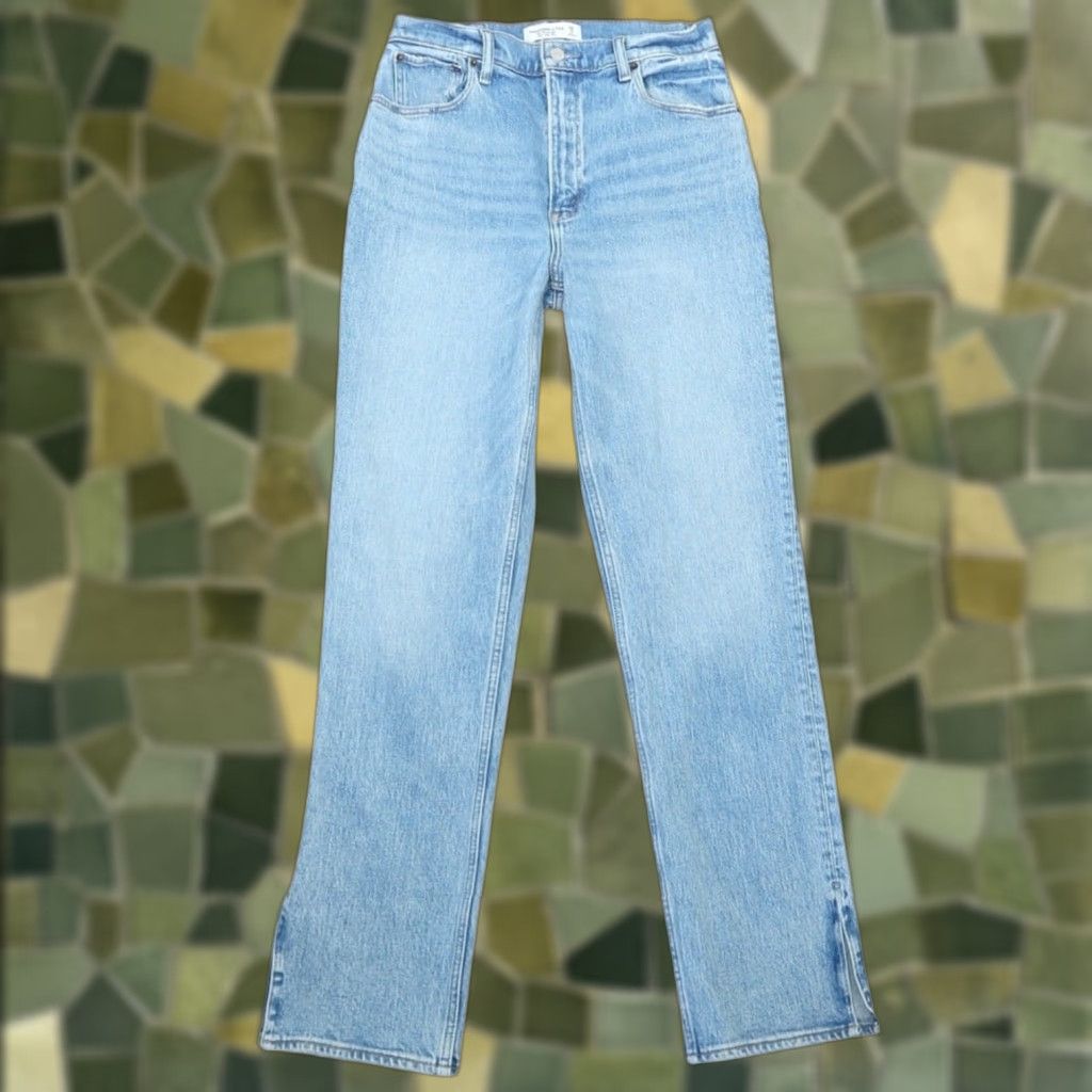 Abercrombie & Fitch Abercrombie & Fitch The 90s Straight Ultra High Rise Light Wash Jeans 90s Womens Jeans 28 in Waist 31 in Inseam - Size 6 Blue Size 28" / US 6 / IT 42 - 1 Thumbnail