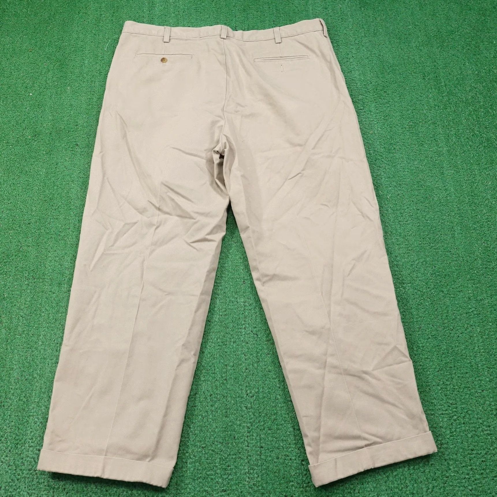 Vintage VINTAGE? No. G.H. Bass & Co. Mens Pants Khaki Chino 42x30 Regular Beige 100% Cotton Pleated Classic Fit Mens Size US 42 / EU 58 - 4 Thumbnail