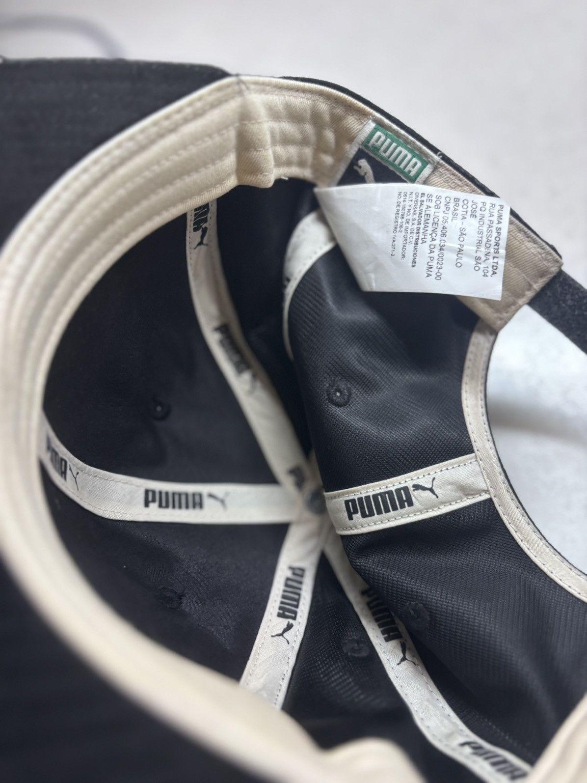 Puma this is PUMA suede hat number two. This time it’s all suede. Size ONE SIZE - 5 Thumbnail