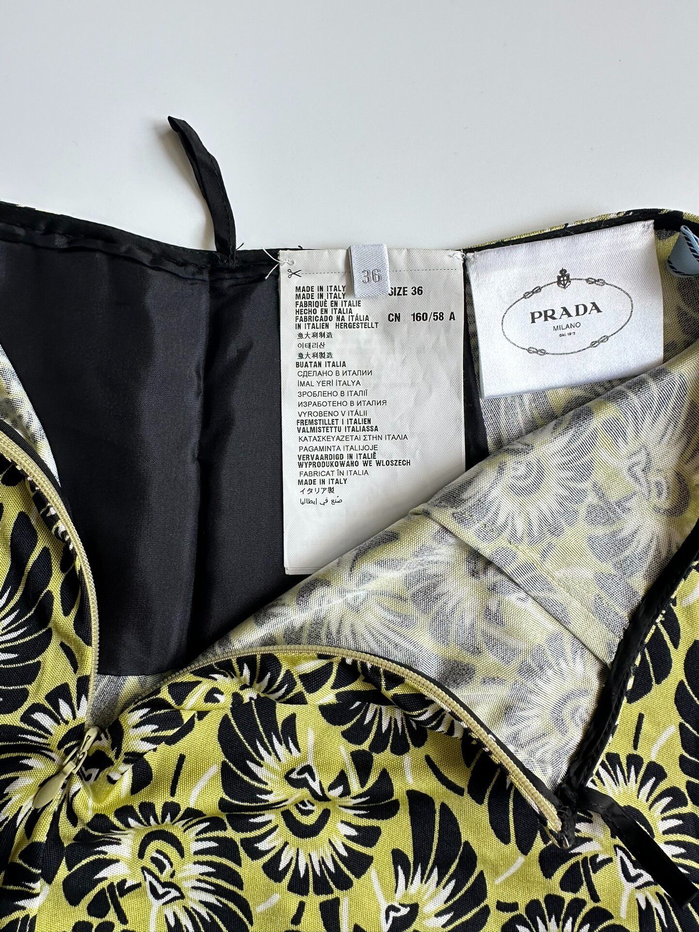 Prada Prada Floral side-zipper skirt| Size 28" / US 6 / IT 42 - 6 Thumbnail