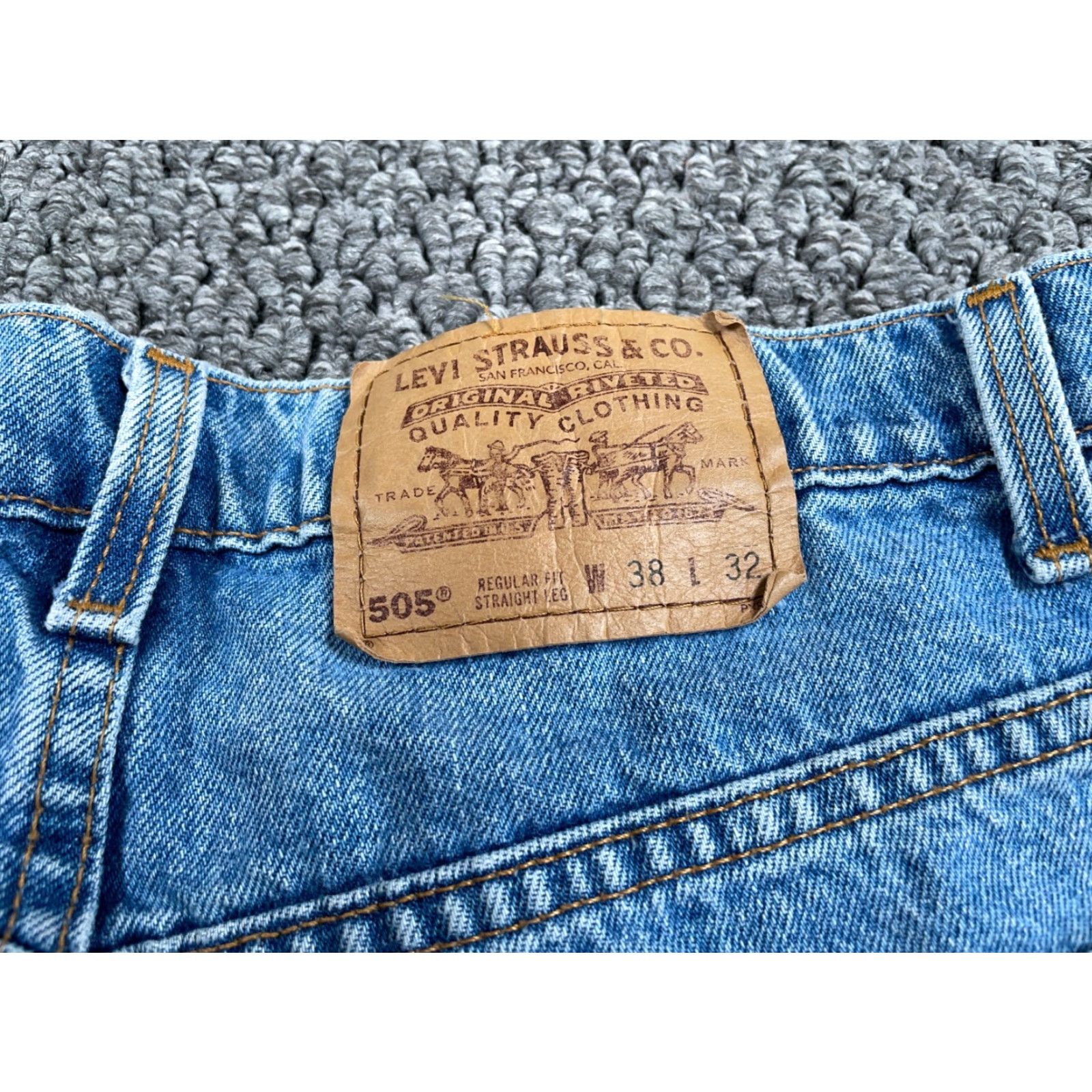 Levi's VINTAGE Levi's Jeans 505 Regular Fit Men 36 x 32 Blue Orange Tab 90s Grunge Retro Football Style Mens Jeans Size US 36 / EU 52 - 3 Thumbnail