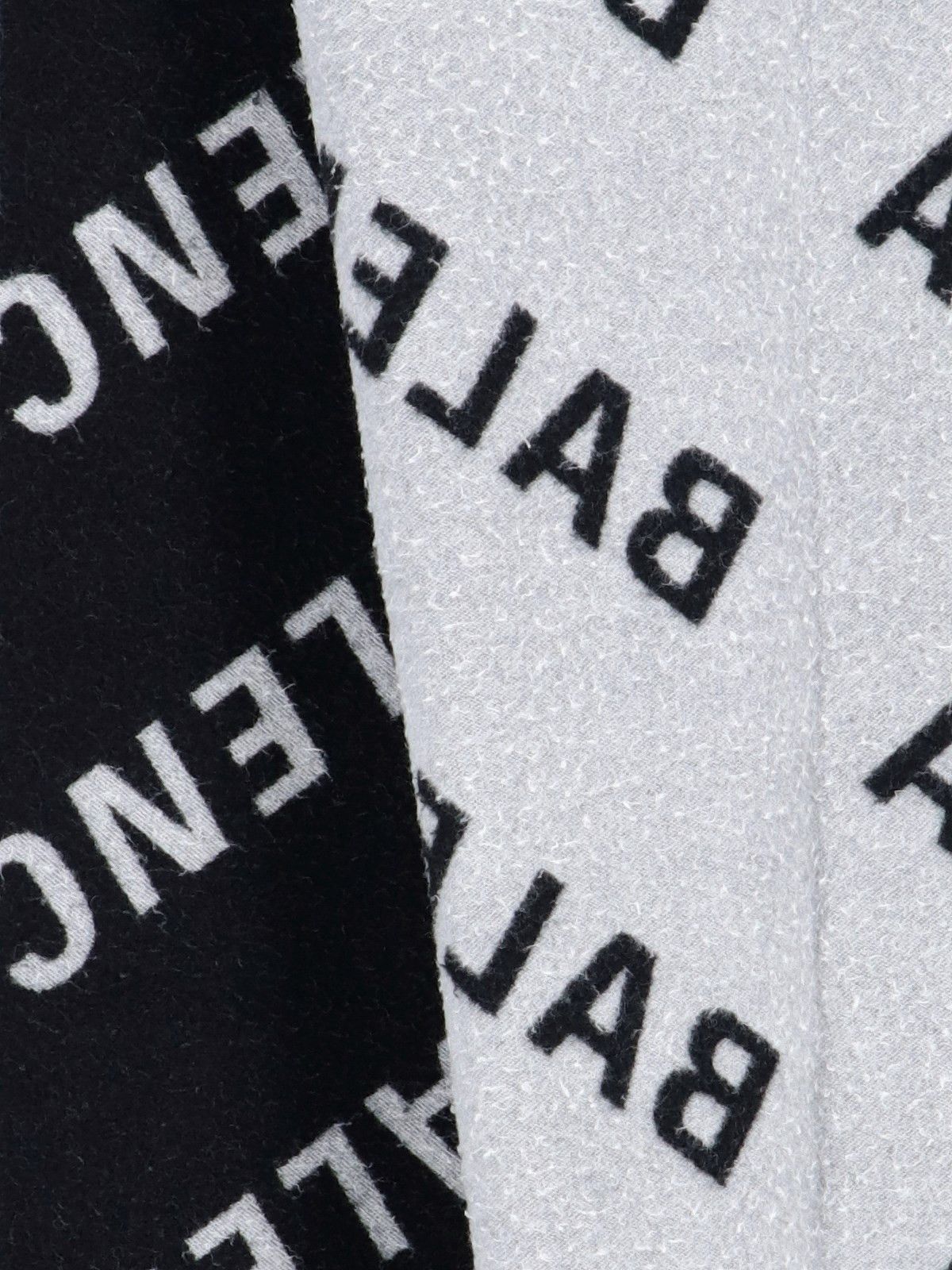 Balenciaga o1mt1gz1024 Size: OS / All Over Blanket Scarf in Black/White Size ONE SIZE - 3 Thumbnail