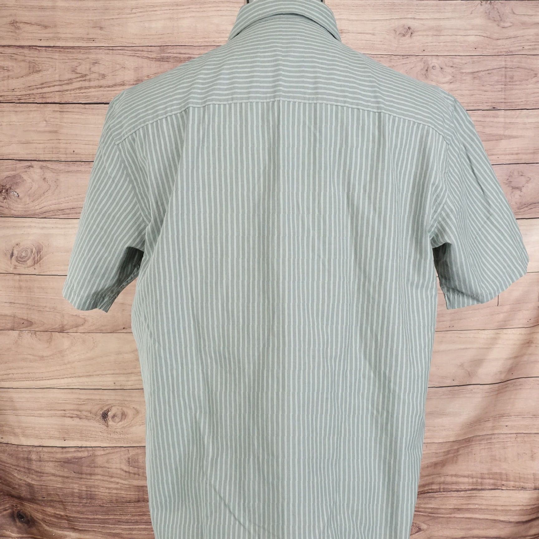 Van Heusen VINTAGE? No. VAN HEUSEN Shirt Short Sleeve Green Striped Mens Size M Outdoors Size US M / EU 48-50 / 2 - 4 Thumbnail