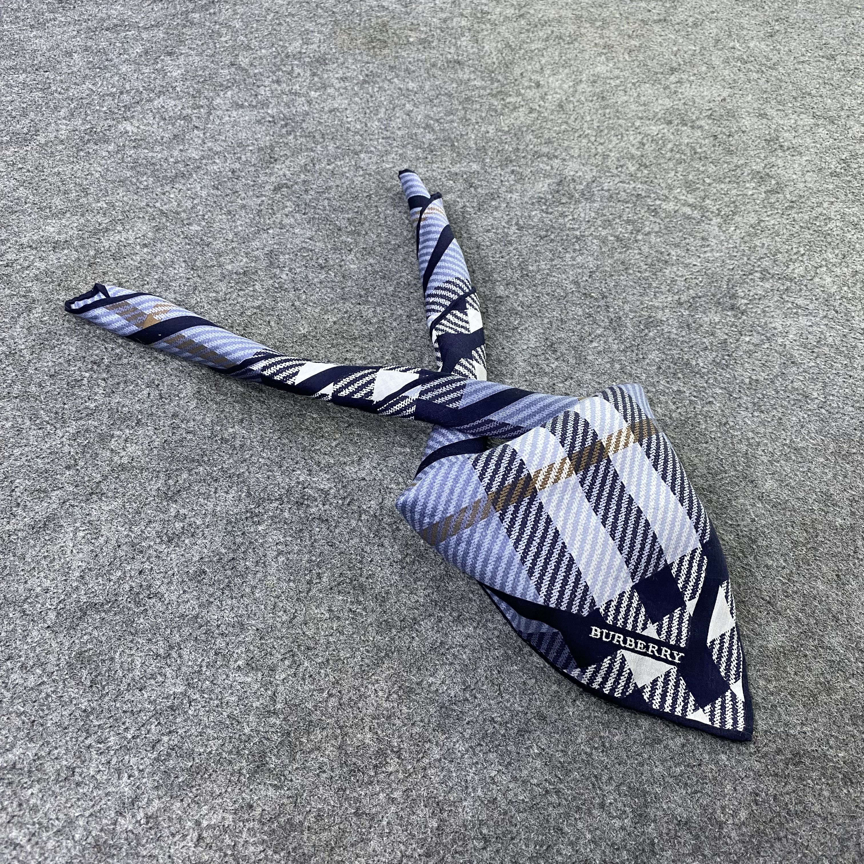 Burberry Burberry Handkerchief Neckerchief Bandana-B1930 Size ONE SIZE - 1 Thumbnail