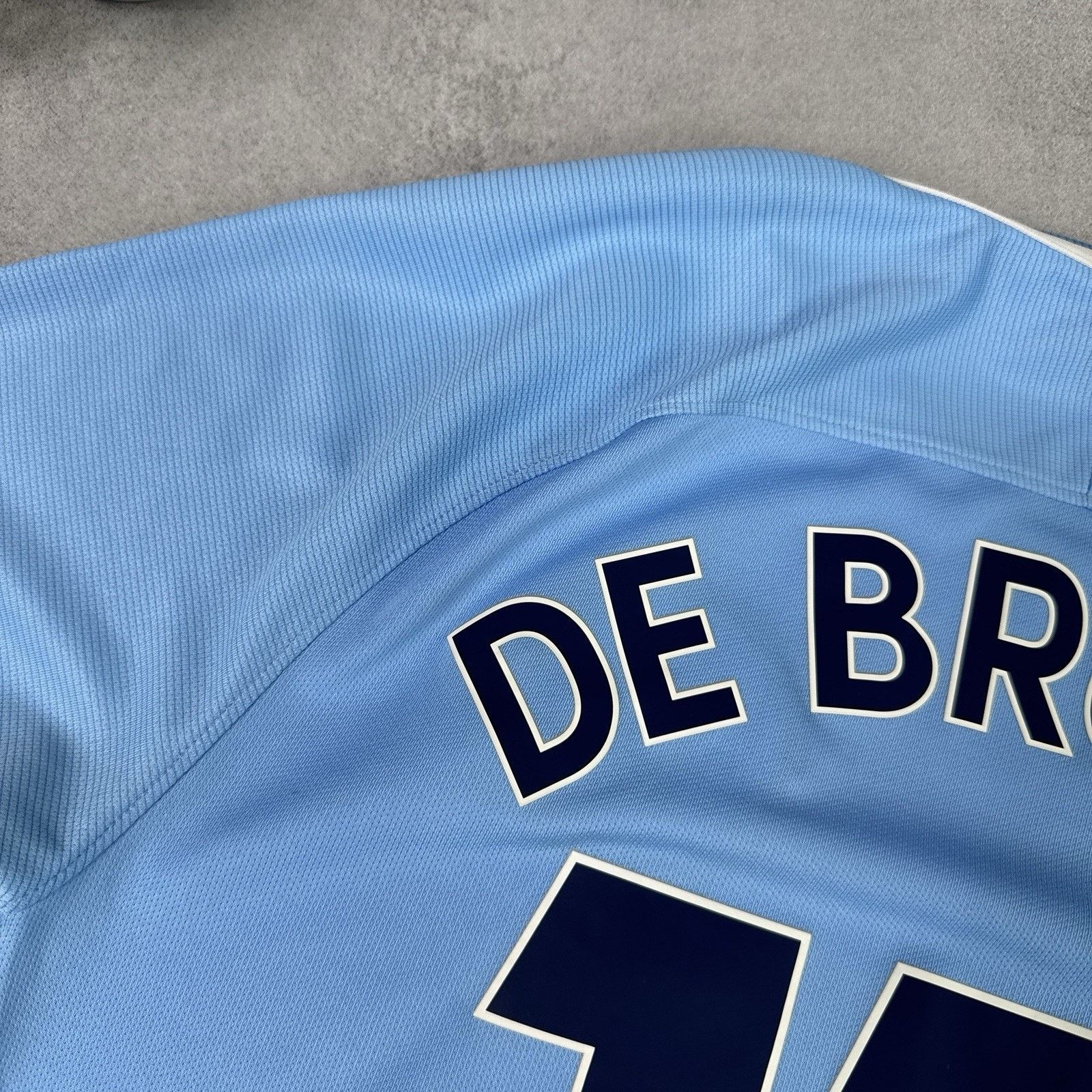 Nike Manchester City Nike 2017 2018 #17 De Bruyne Soccer Jersey Size US S / EU 44-46 / 1 - 15 Thumbnail