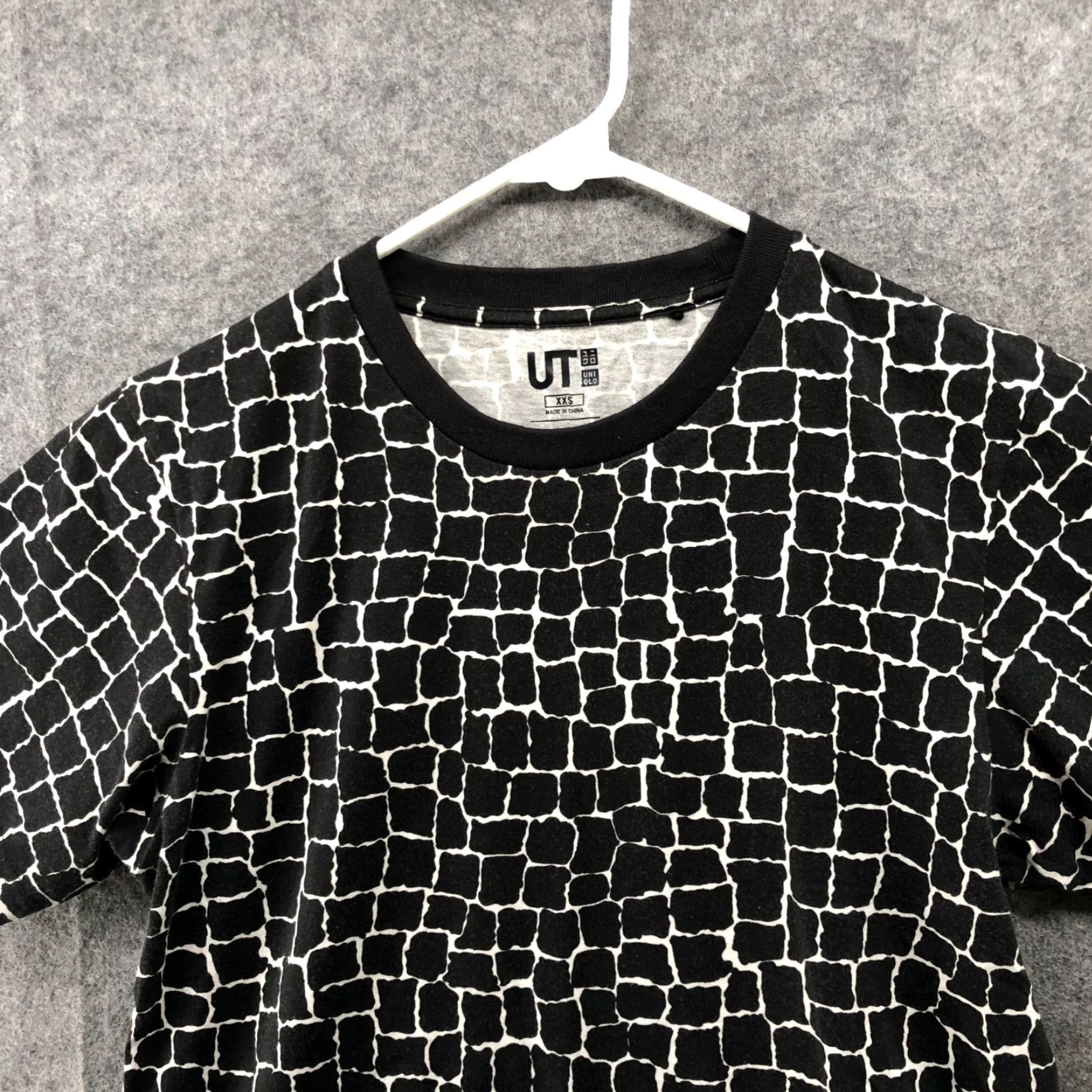Uniqlo Uniqlo Shirt Womens XXS Black White T Shirt Short Sleeve UT George Sowden Geo Print Size XXS / US 00 / IT 34 - 3 Thumbnail