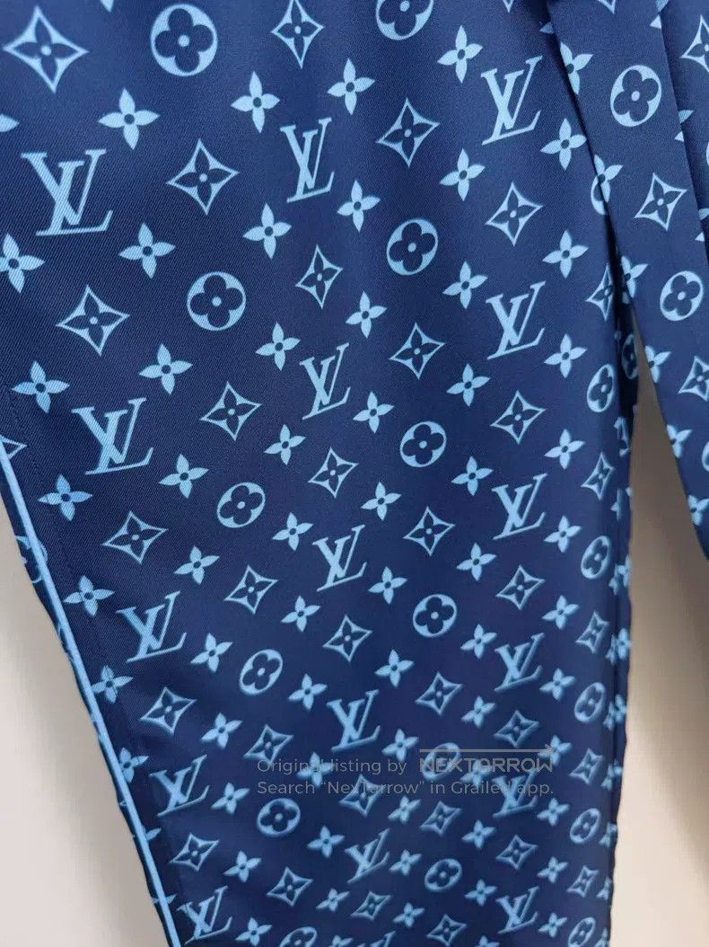 Louis Vuitton Louis Vuitton Blue silk full-print logo sweatpants Size US 34 / EU 50 - 4 Thumbnail