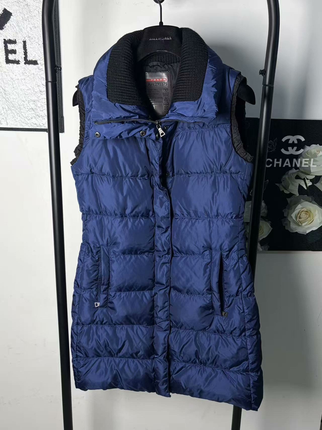 Prada Prada Down White Vest M Women Size M / US 6-8 / IT 42-44 - 1 Thumbnail