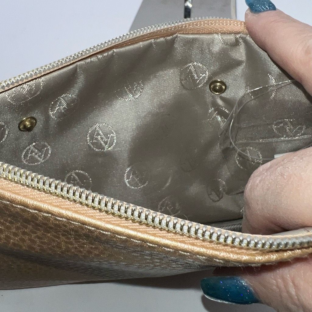 Other Adrienne Vittadini Charging Zip Around Wristlet Size ONE SIZE - 8 Thumbnail