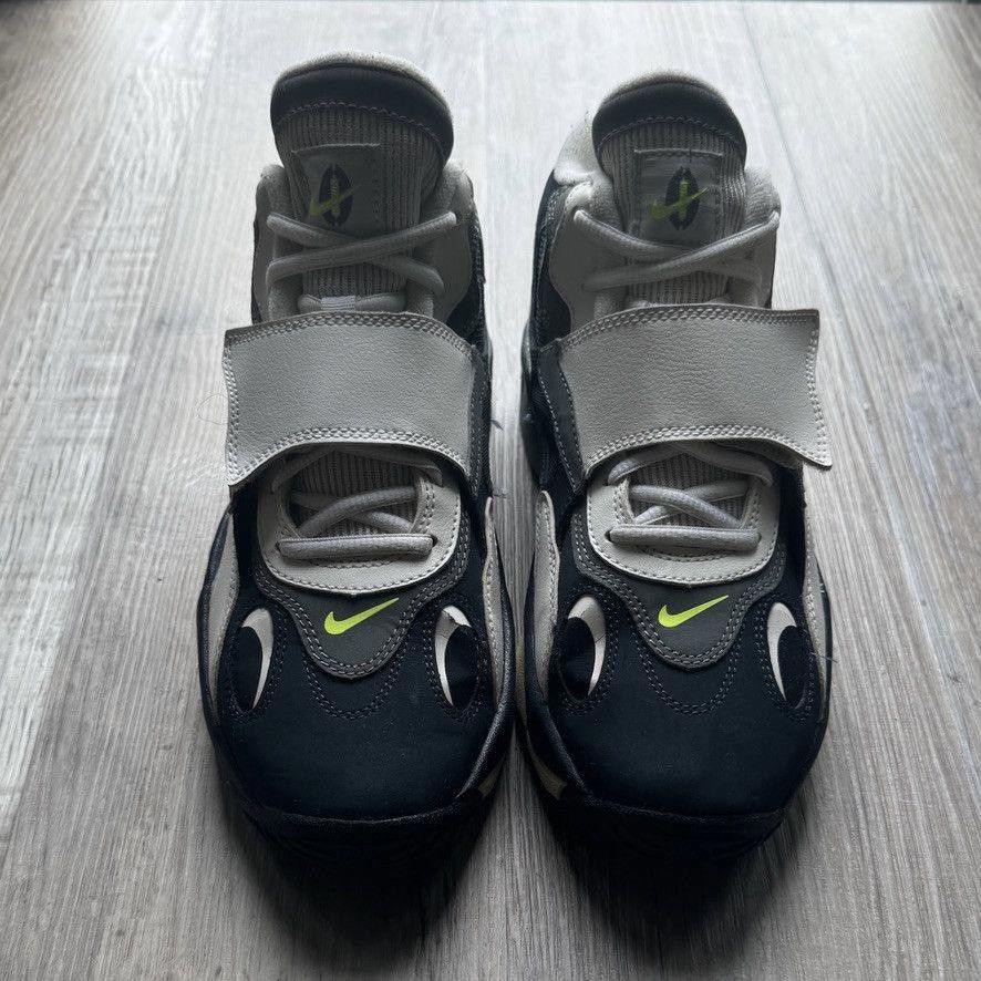Nike NIKE • Air Max Speed Turf GS "Obsidian Volt" (7M) Size US 7 / EU 40 - 4 Thumbnail