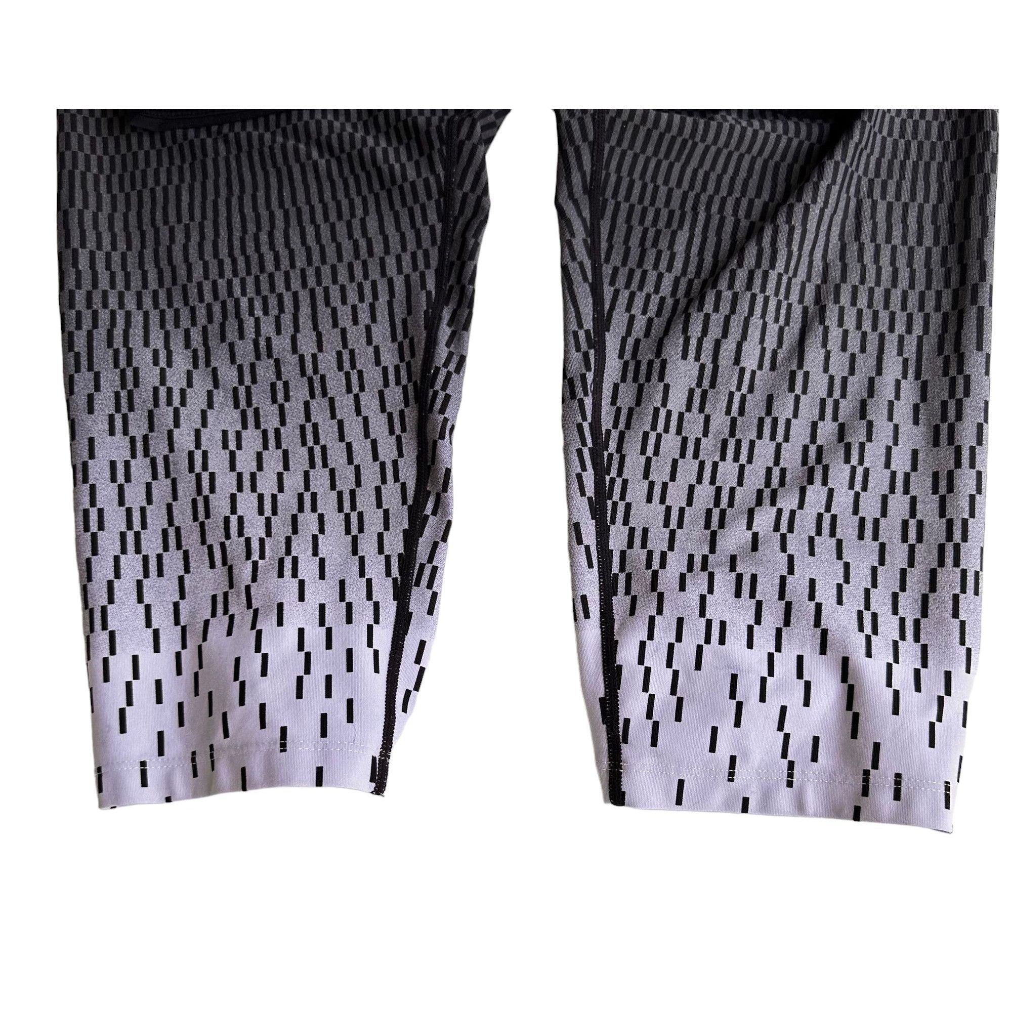 Calvin Klein Calvin Klein Performance Leggings XL Wick Ombre Black Yoga P Size 30" / US 8 / IT 44 - 11 Thumbnail