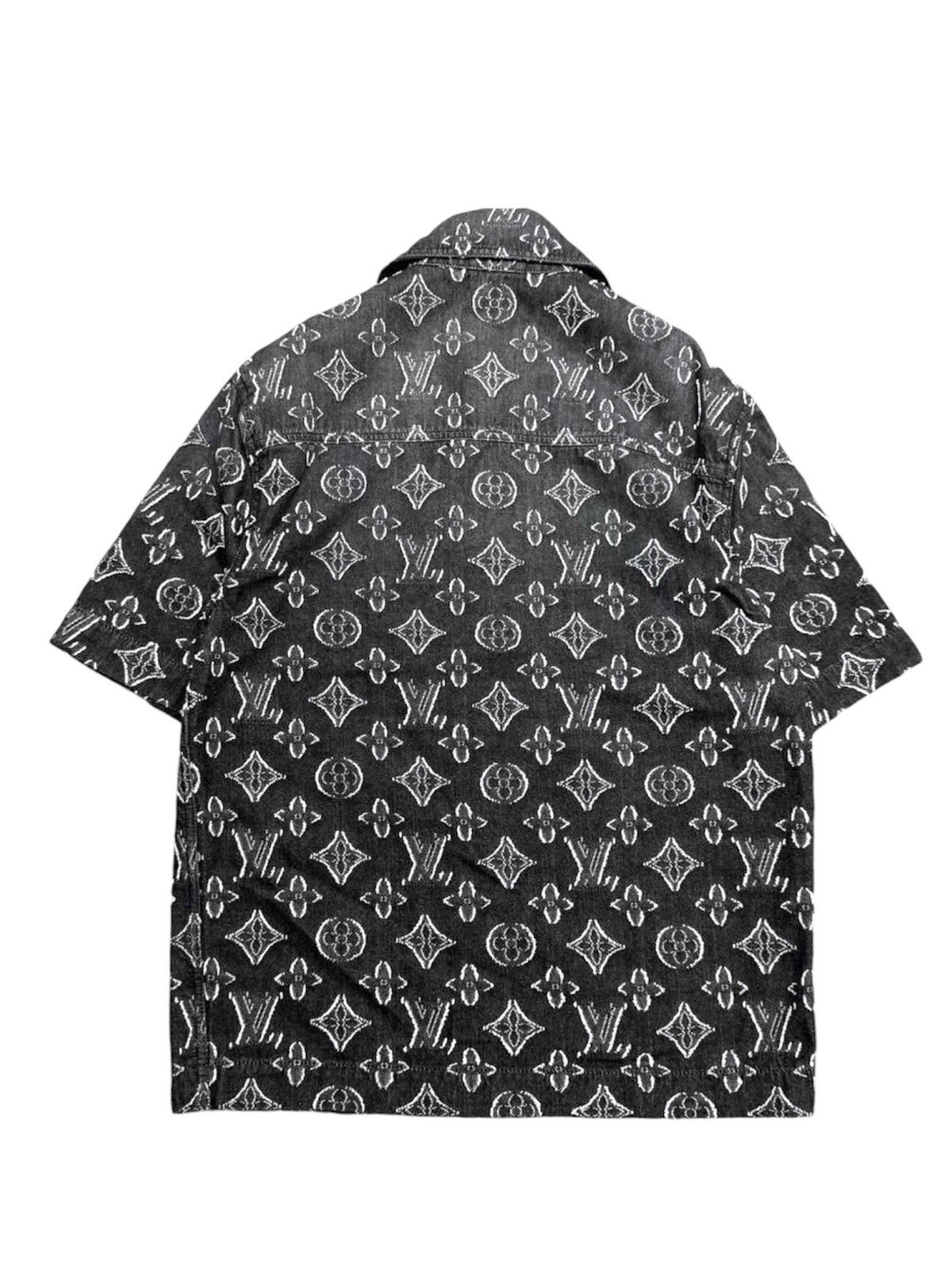Louis Vuitton Louis Vuitton M Black Monogram Short Sleeves Denim Shirt Size US M / EU 48-50 / 2 - 2 Thumbnail