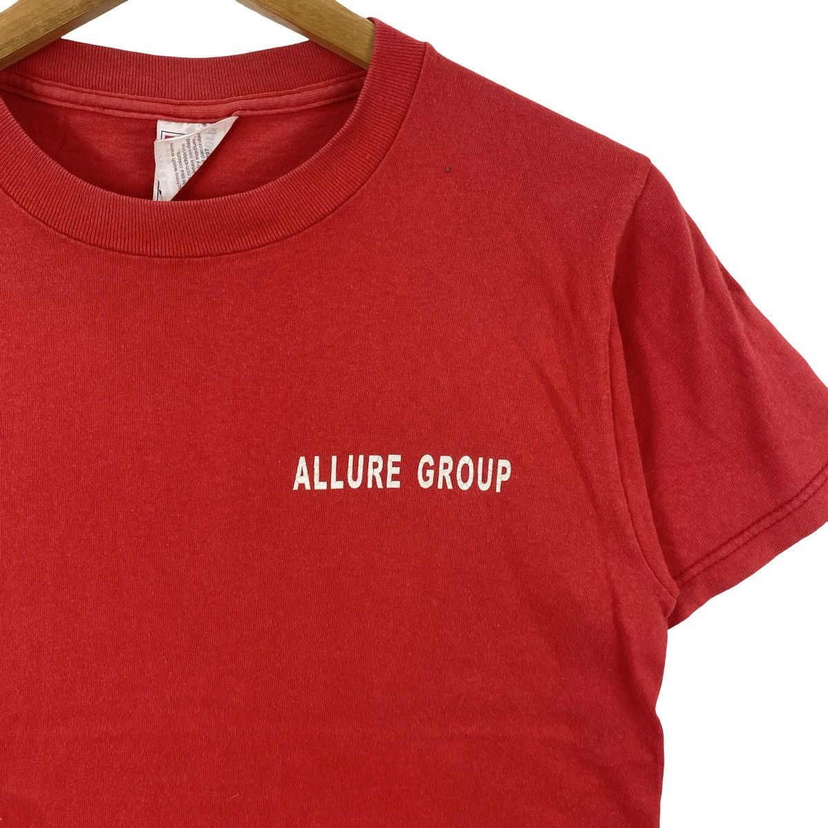 Vintage Vintage ALLURE GROUP Minimal Chest Logo Classic Tee Size US S / EU 44-46 / 1 - 6 Thumbnail