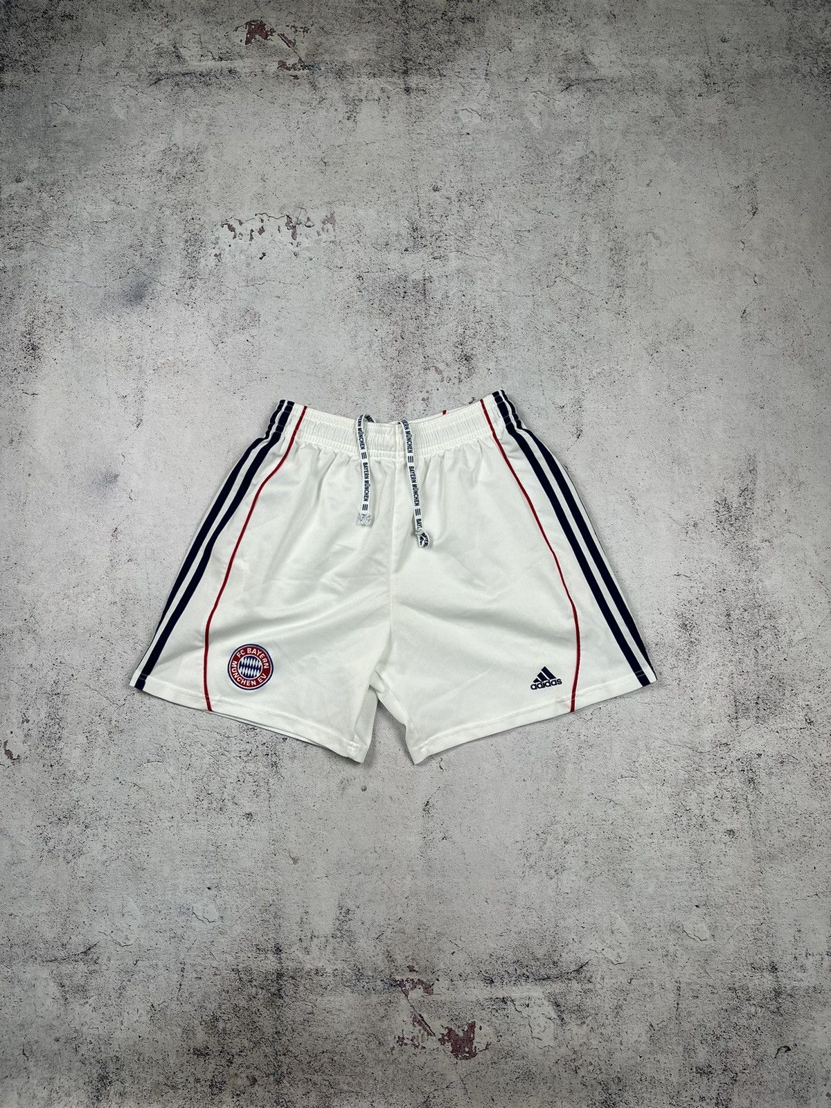 Adidas × Vintage ADIDAS FC BAYERN MUNCHEN 1999/2000 FOOTBALL SHORTS VINTAGE Size US 36 / EU 52 - 1 Thumbnail