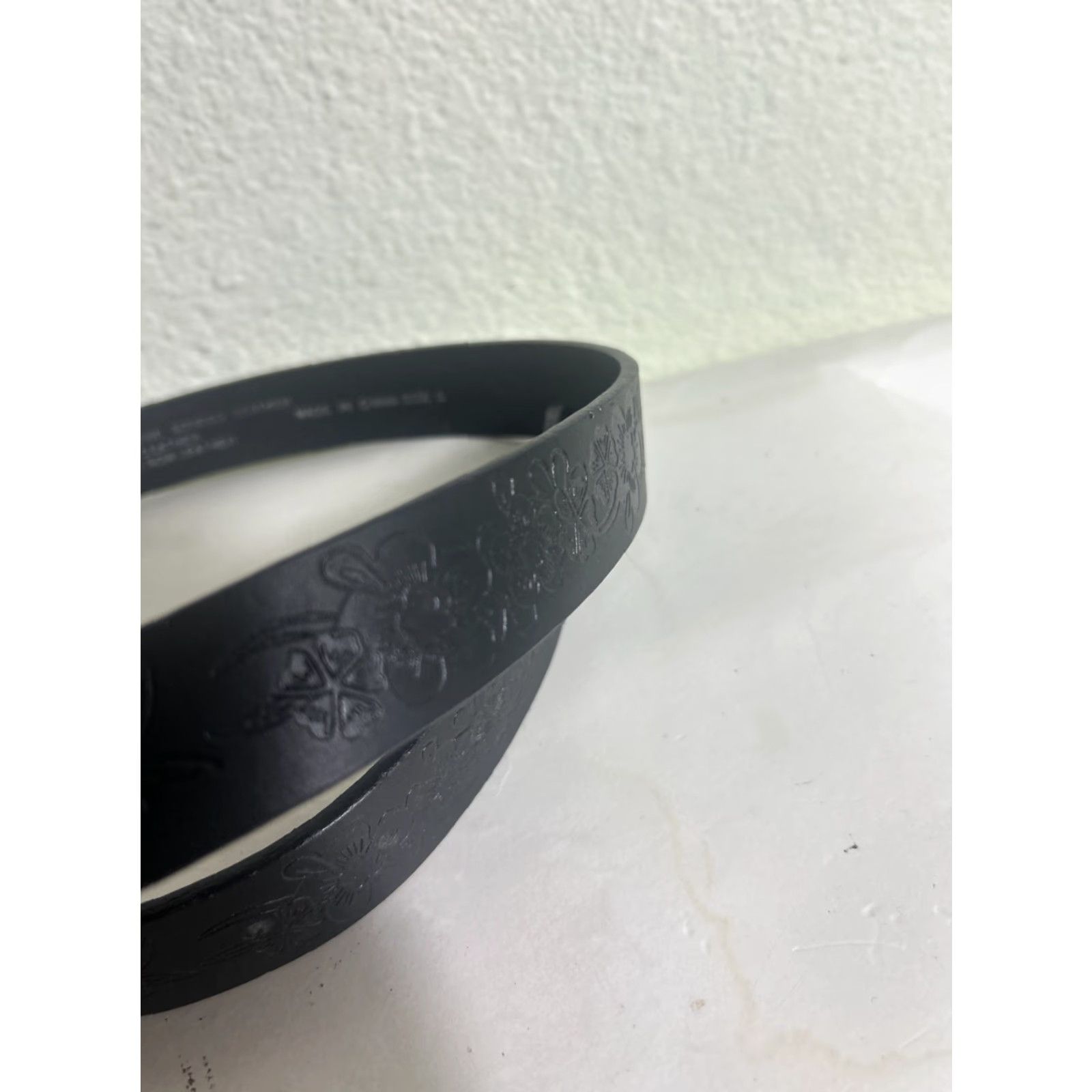 Vintage Womens Small Black Leather Floral Embossed Belt Western Gemstone Buckle 28” Belt S Womens Leather Western Floral Embossed Belt Gemstone Buckle 28” Size ONE SIZE - 5 Thumbnail