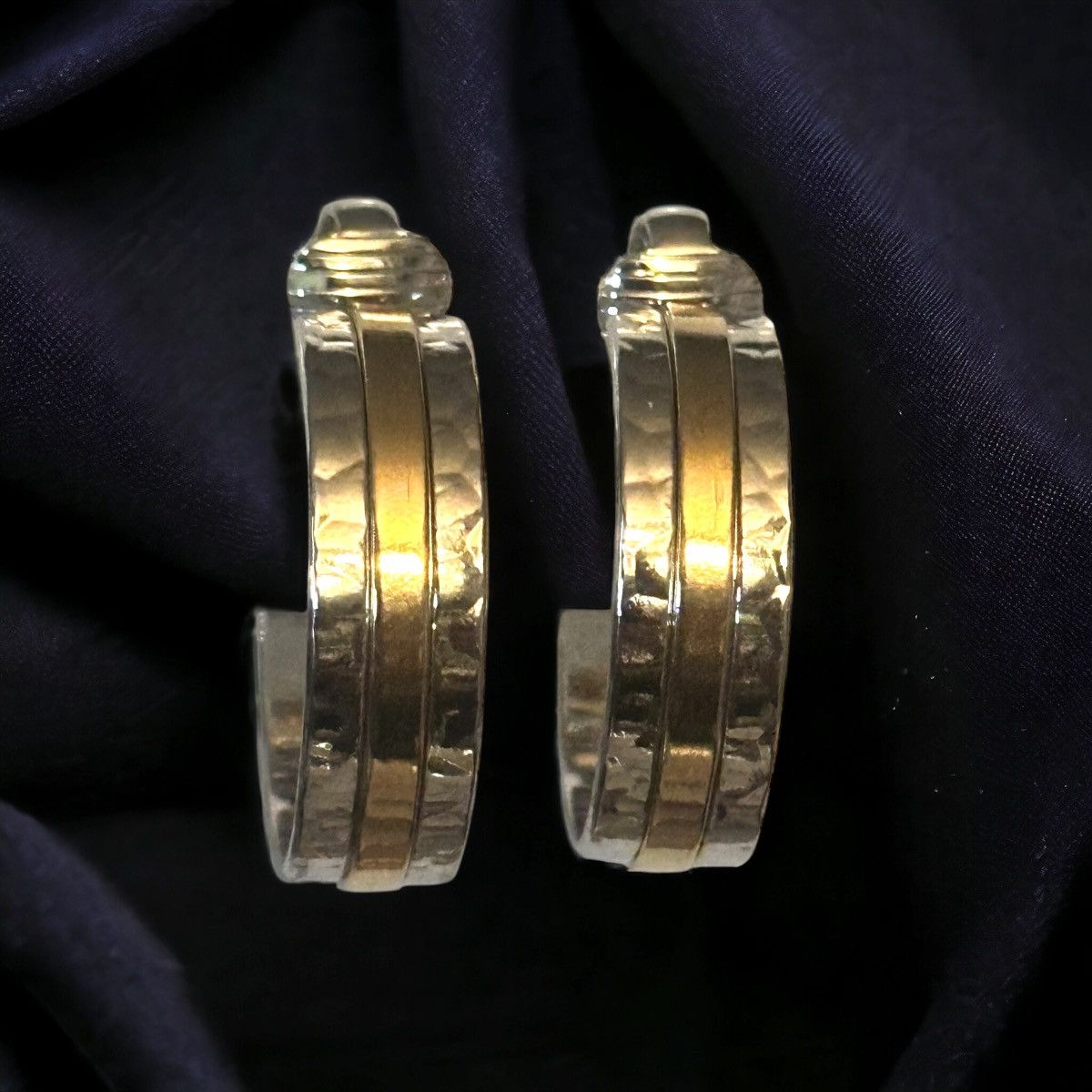 Vintage Vintage Avon clip on two tone hammered hoop earrings Size ONE SIZE - 2 Thumbnail