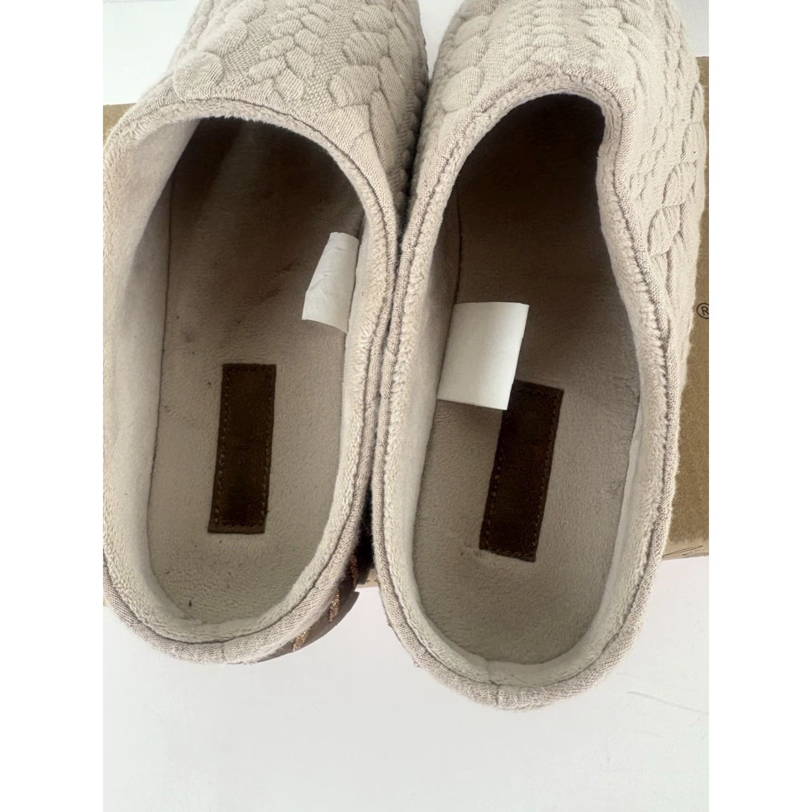Vintage Muk Luks Slides Womens 7.5 Pink Faux Fur Comfort Cushioned Slip On Casual Platform 1in Rubber Soles Size US 7.5 / IT 37.5 - 4 Thumbnail