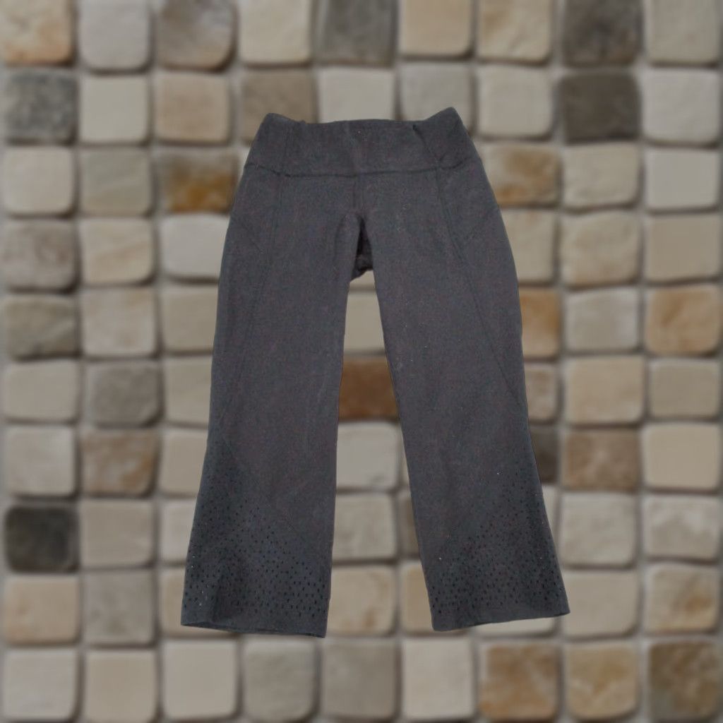 Lululemon VINTAGE Lululemon Leggings Womens 6 Crop Black Solid Yoga Athleisure Size 28" / US 6 / IT 42 - 1 Thumbnail