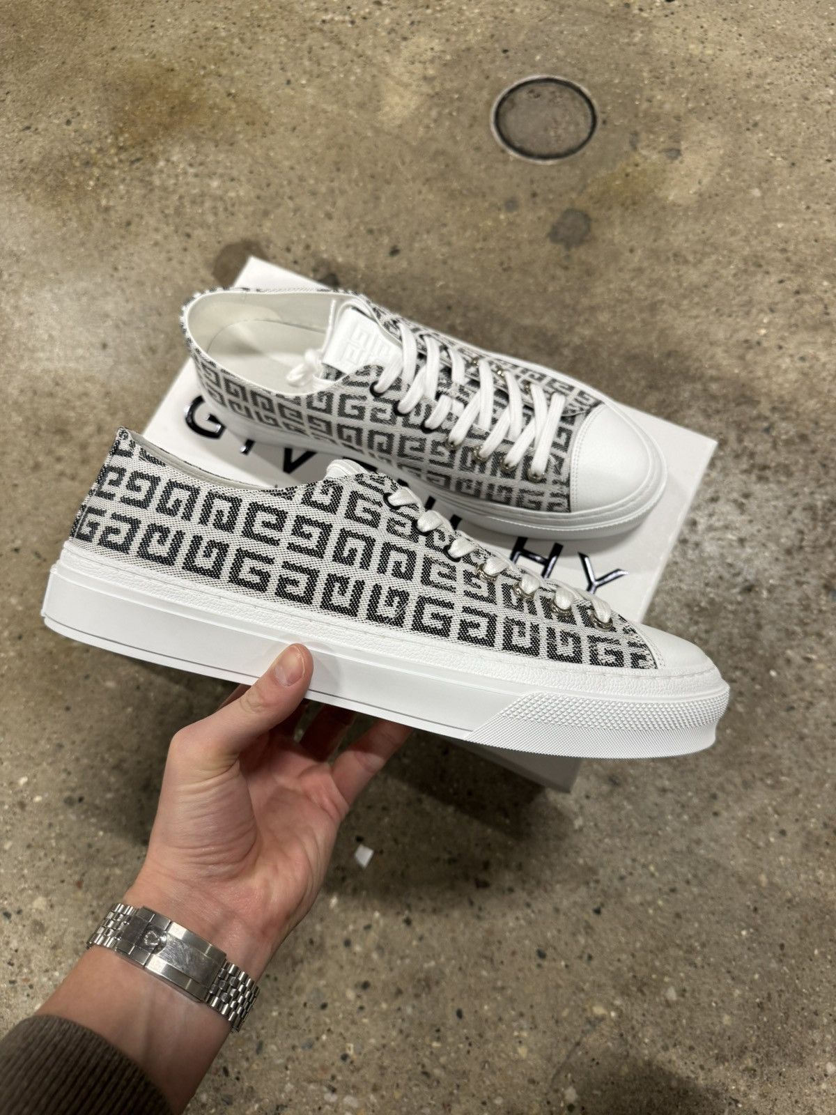 Givenchy Givenchy City 4G Low Top Sneaker NEW 750$ Size US 12 / EU 45 - 2 Thumbnail