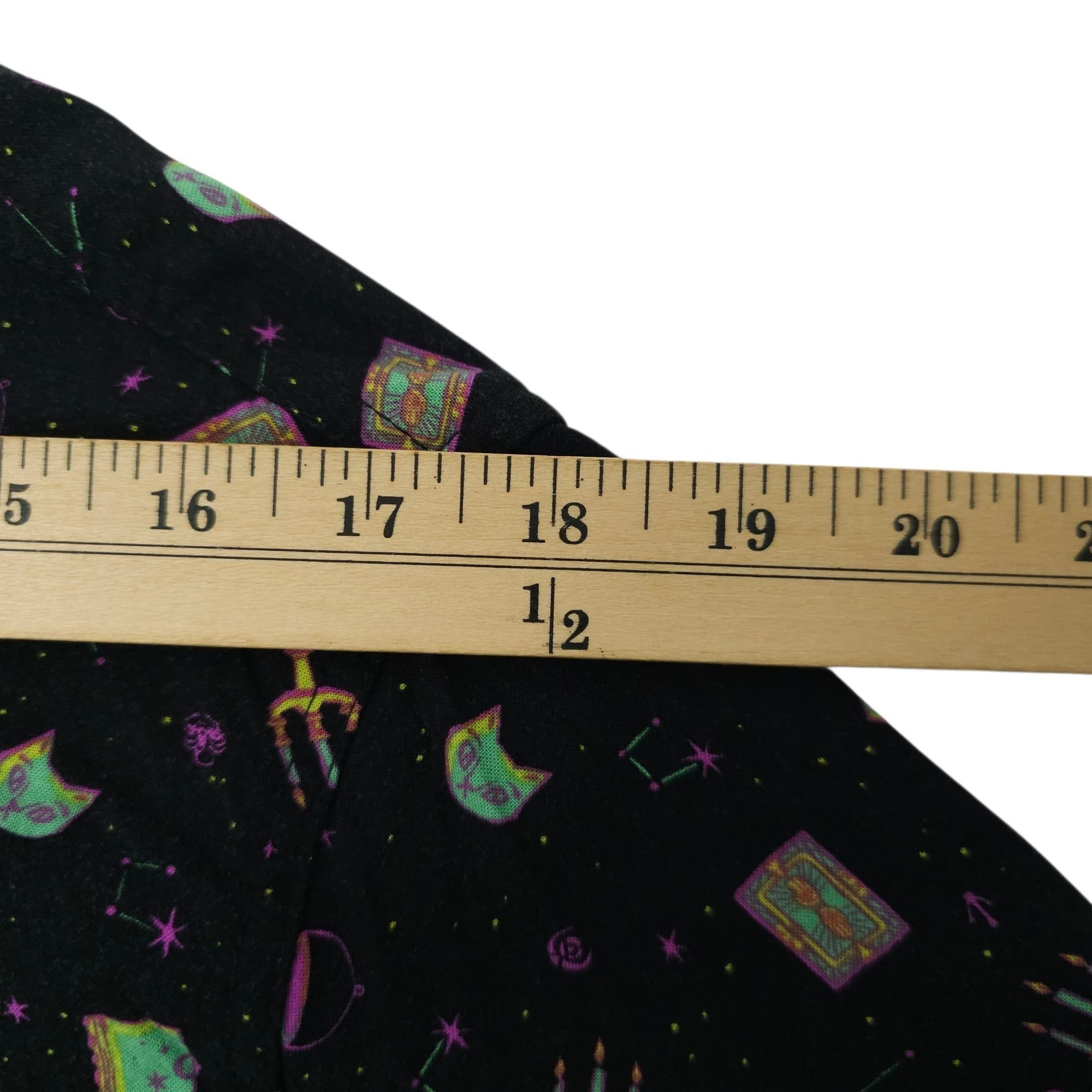 Disney Disney Hocus Pocus Button Front Woven Shirt Adult M Size US M / EU 48-50 / 2 - 17 Thumbnail