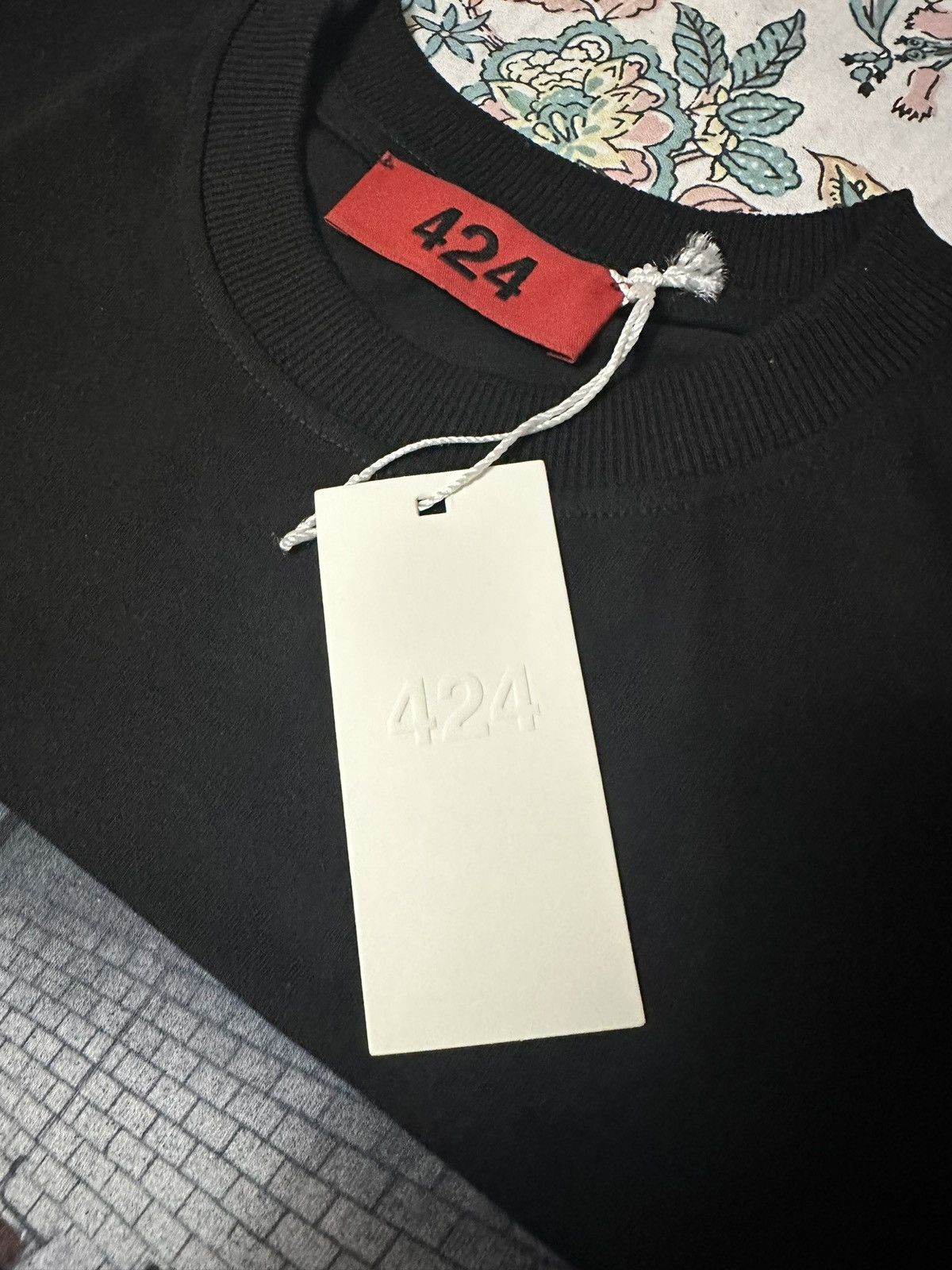 424 424 CARS IN GARAGE TEE Size US S / EU 44-46 / 1 - 7 Thumbnail